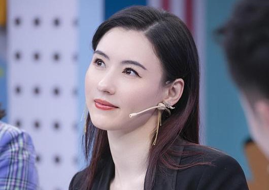 Truong Ba Chi duoc san don hinh anh