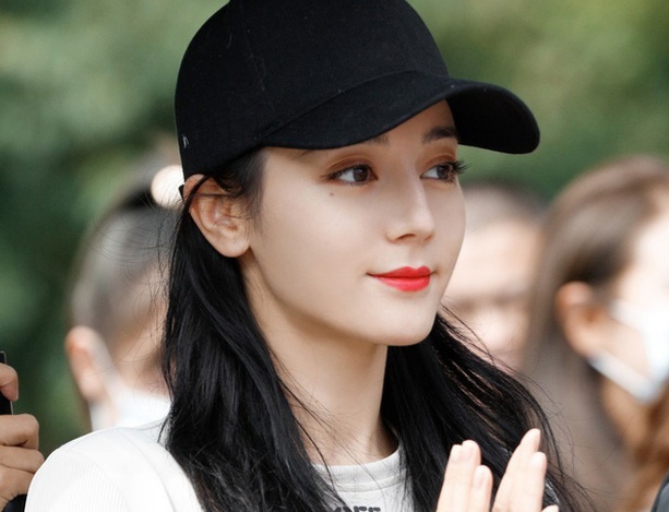 Nghe si Trung Quoc phai co chung chi hanh nghe? hinh anh