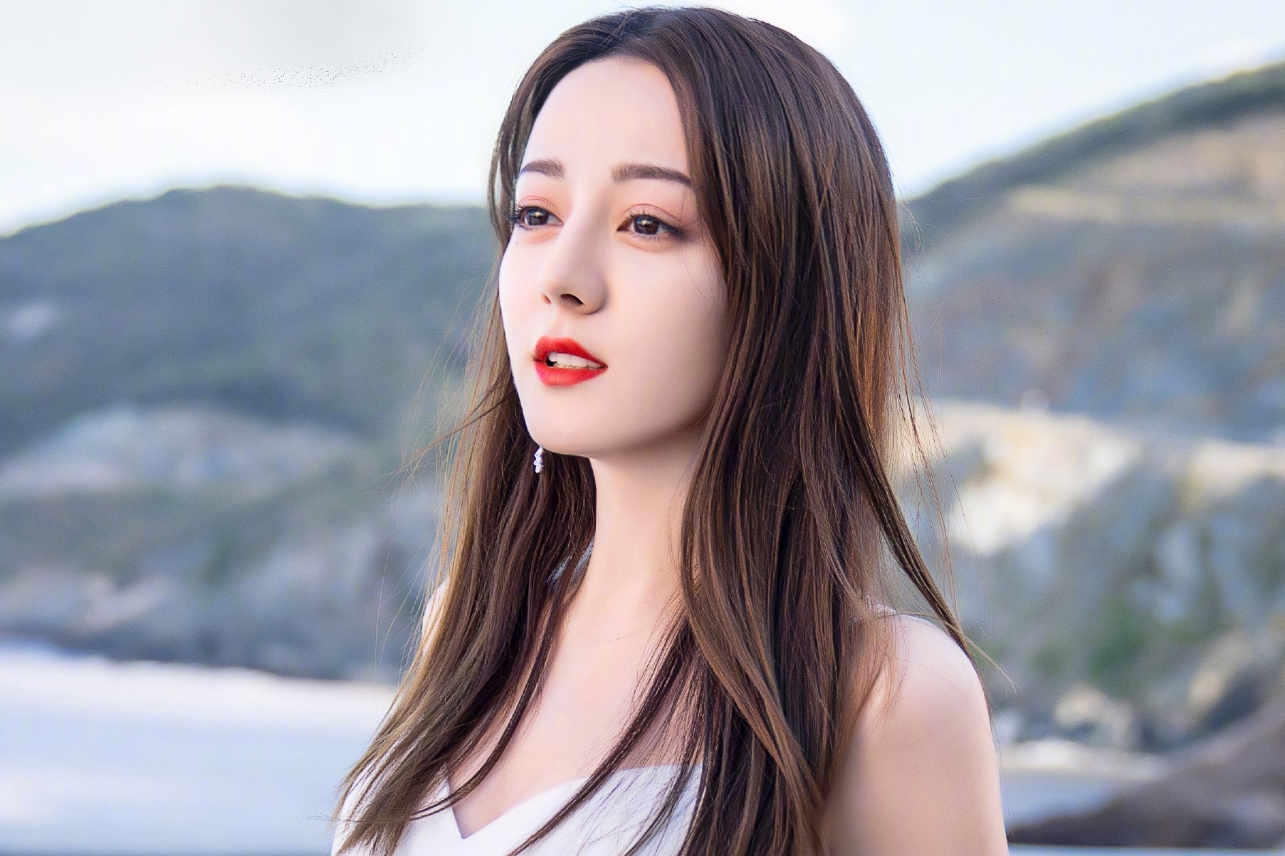 Bao Trung Quoc chi trich dien vien trang diem dam, kem tai hinh anh