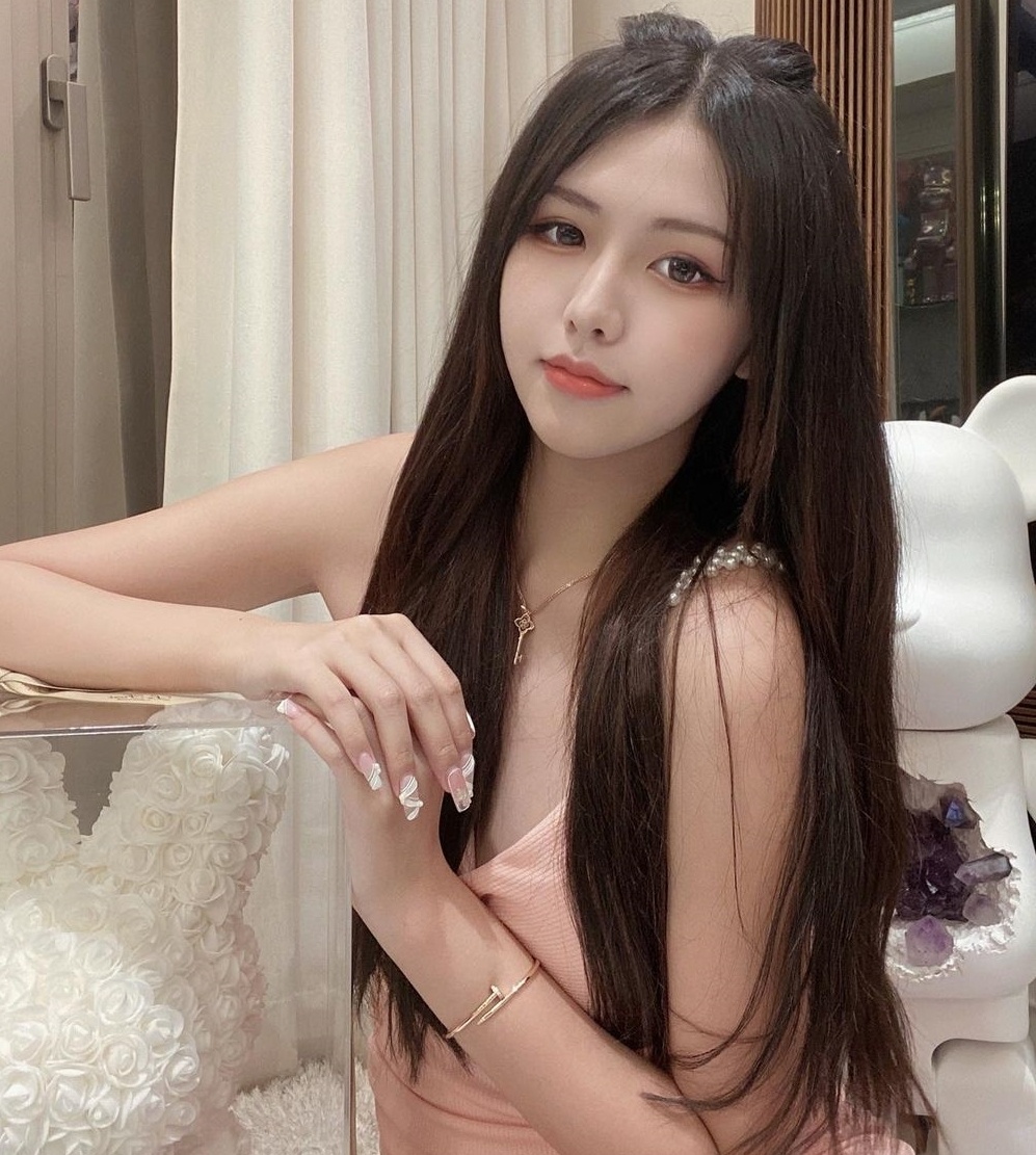 Chau Tinh Tri hen ho co gai 17 tuoi anh 1