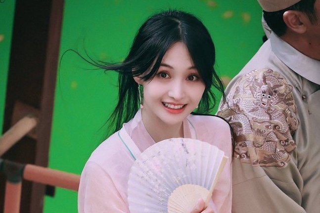 Nha san xuat phim 'Thien nu u hon' bi bat hinh anh