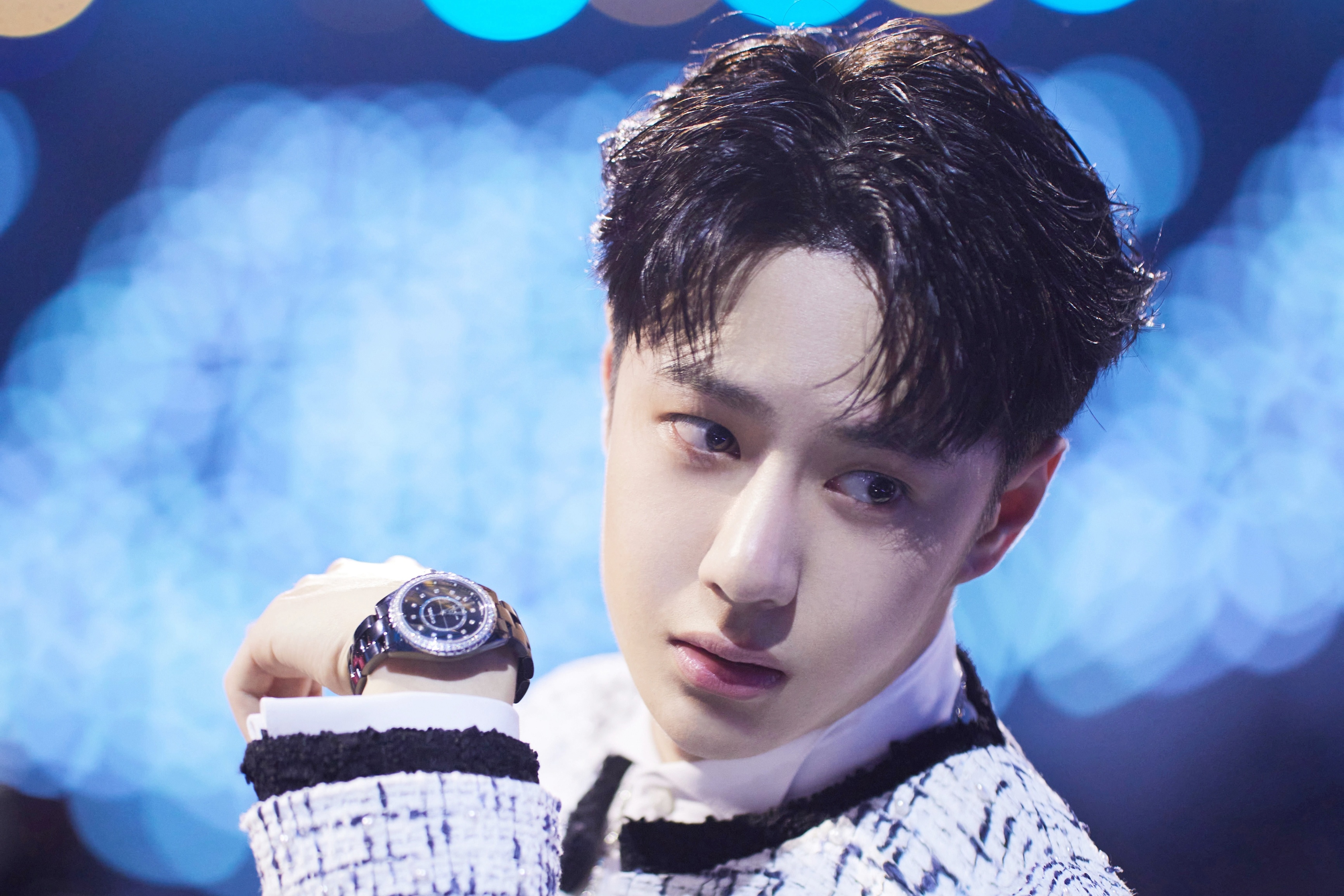 Vuong Nhat Bac co 41 hop dong quang cao hinh anh