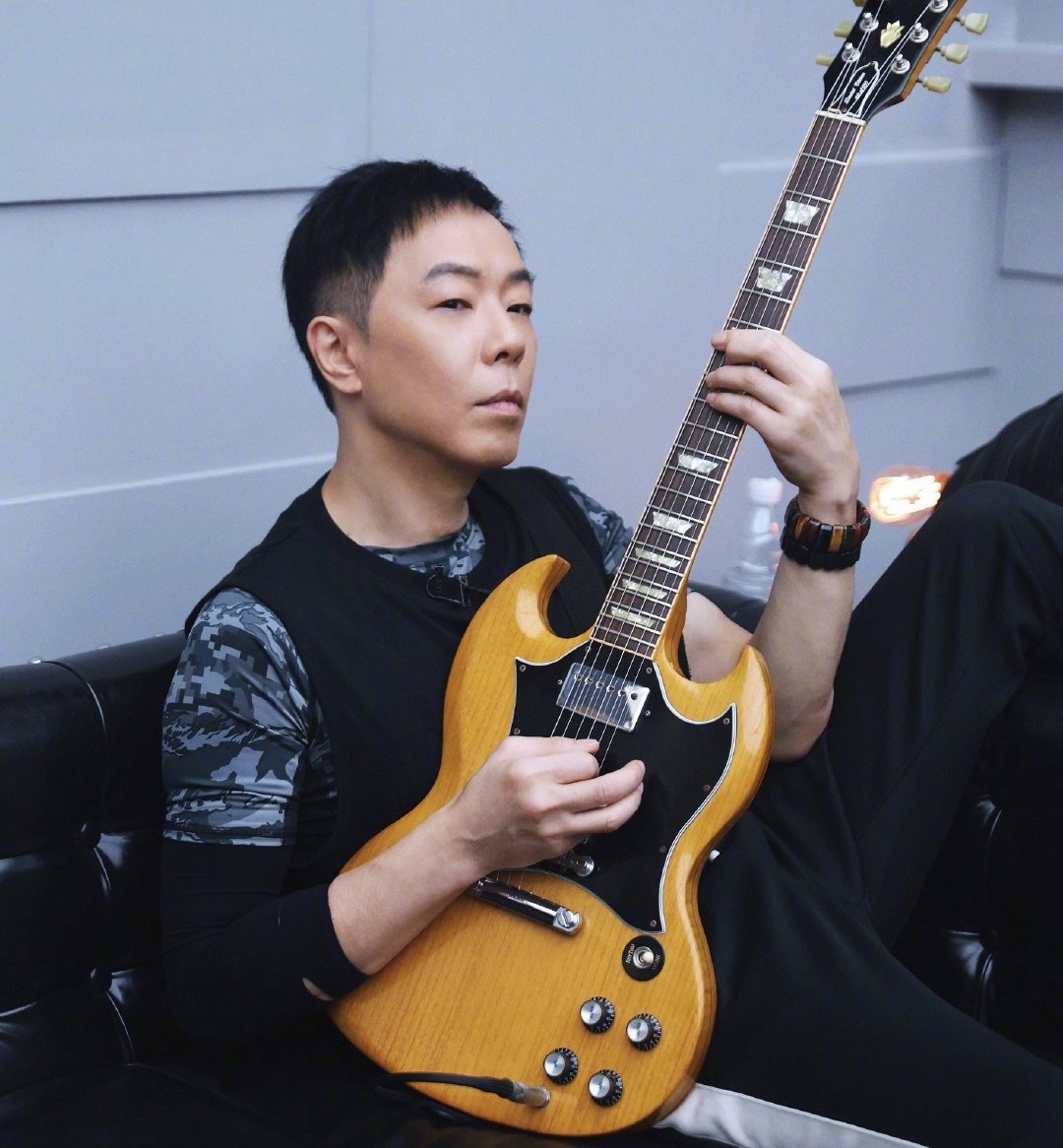 Tran Tieu Xuan thang Anh trai vuot moi chong gai anh 13