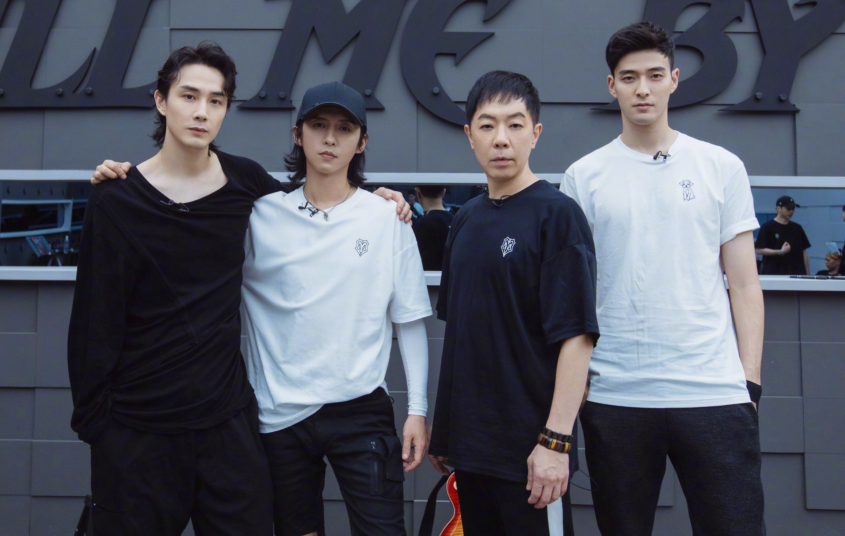 Tran Tieu Xuan thang Anh trai vuot moi chong gai anh 18