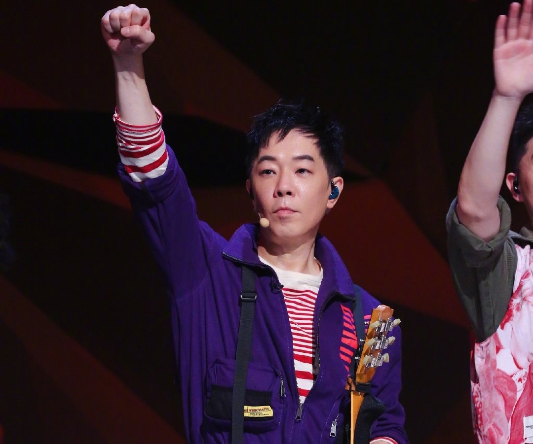 Tran Tieu Xuan thang Anh trai vuot moi chong gai anh 15