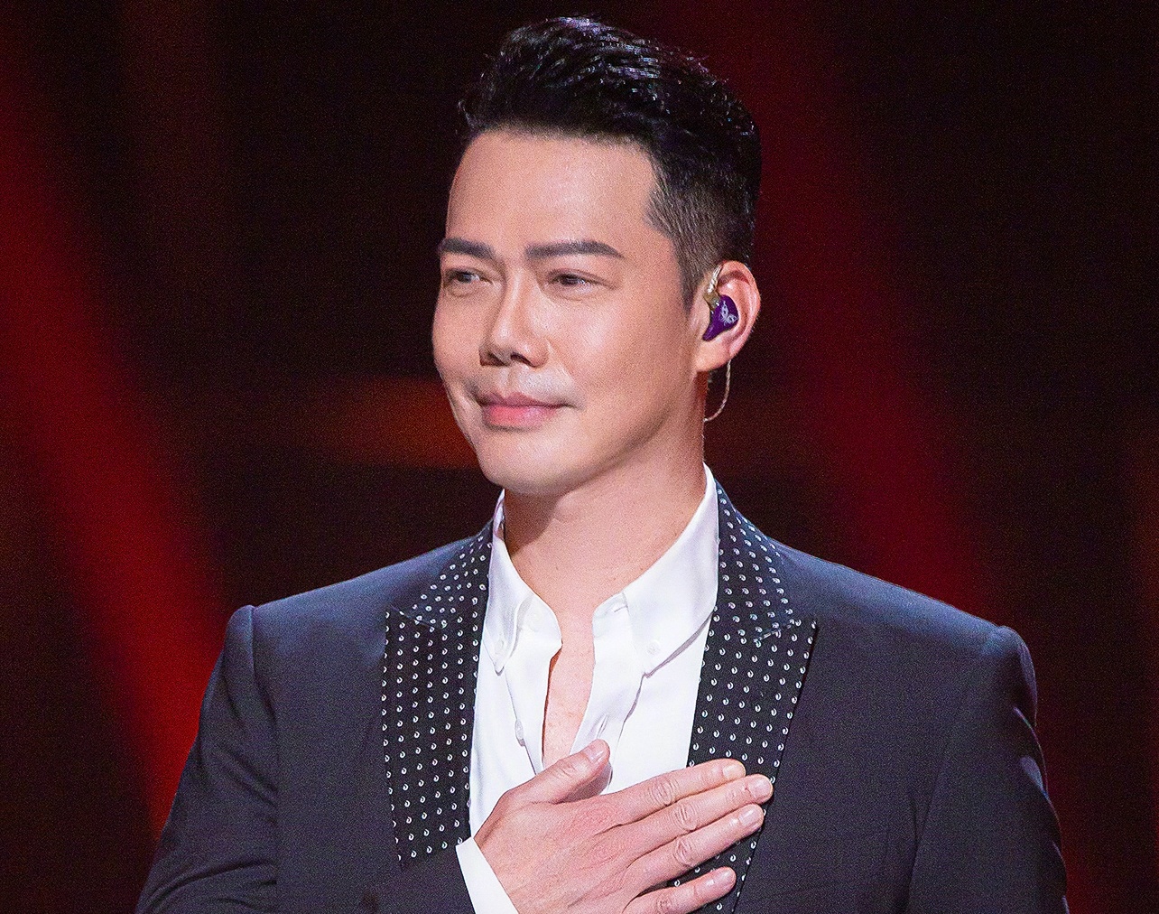 Tran Tieu Xuan thang Anh trai vuot moi chong gai anh 19