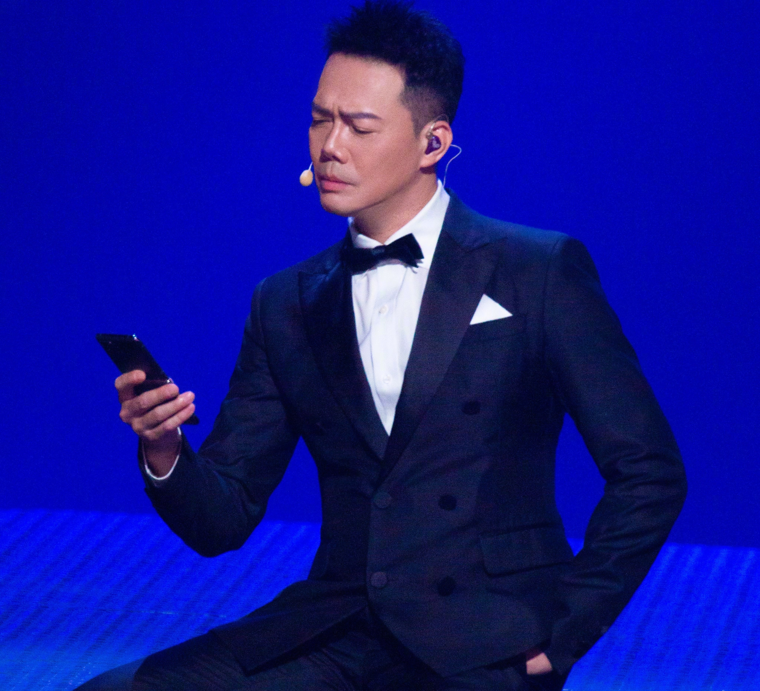 Tran Tieu Xuan thang Anh trai vuot moi chong gai anh 22