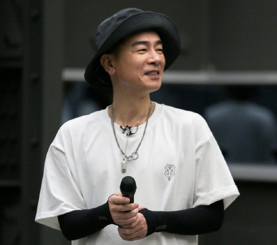 Tran Tieu Xuan thang Anh trai vuot moi chong gai anh 6