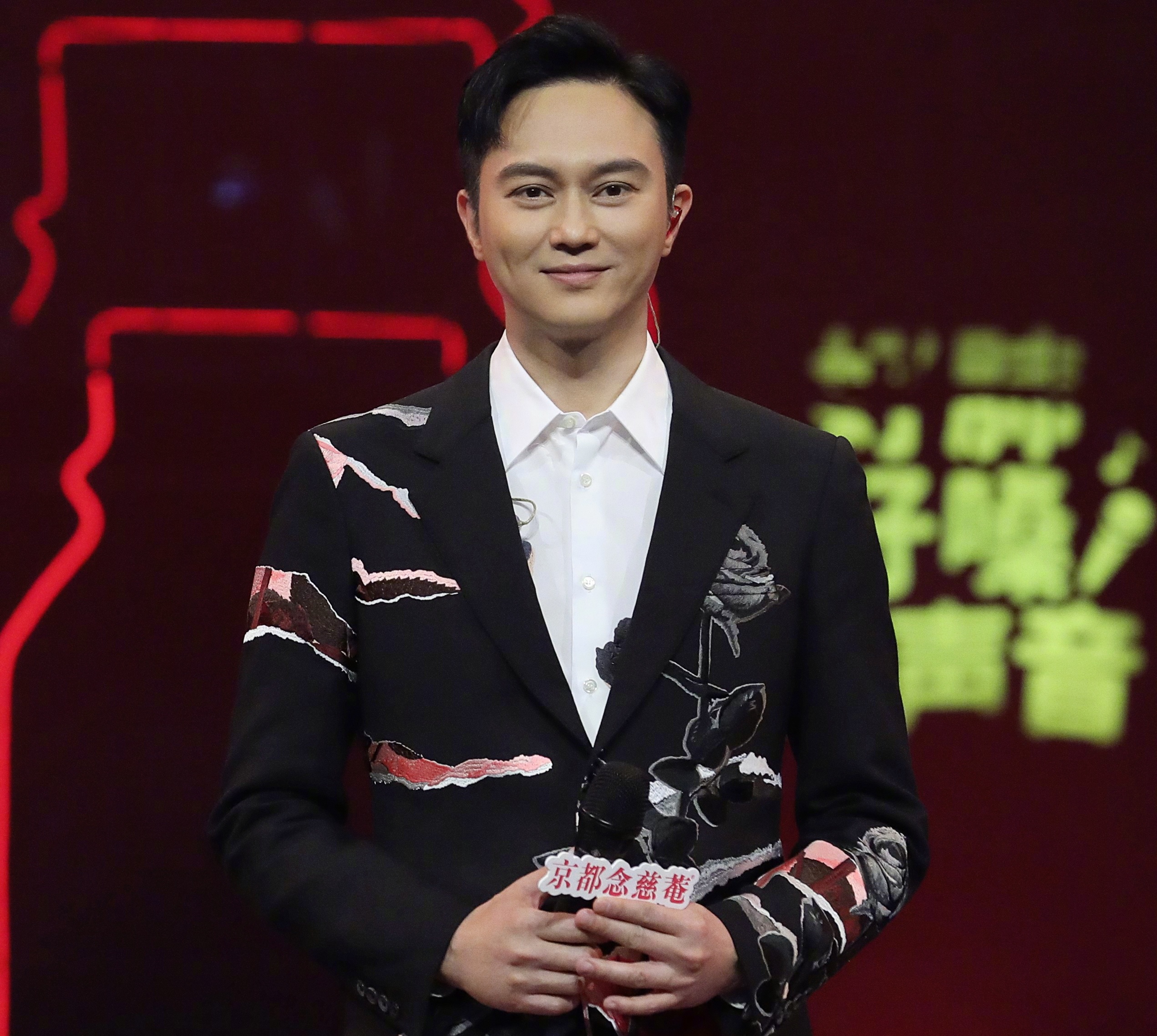 Tran Tieu Xuan thang Anh trai vuot moi chong gai anh 8