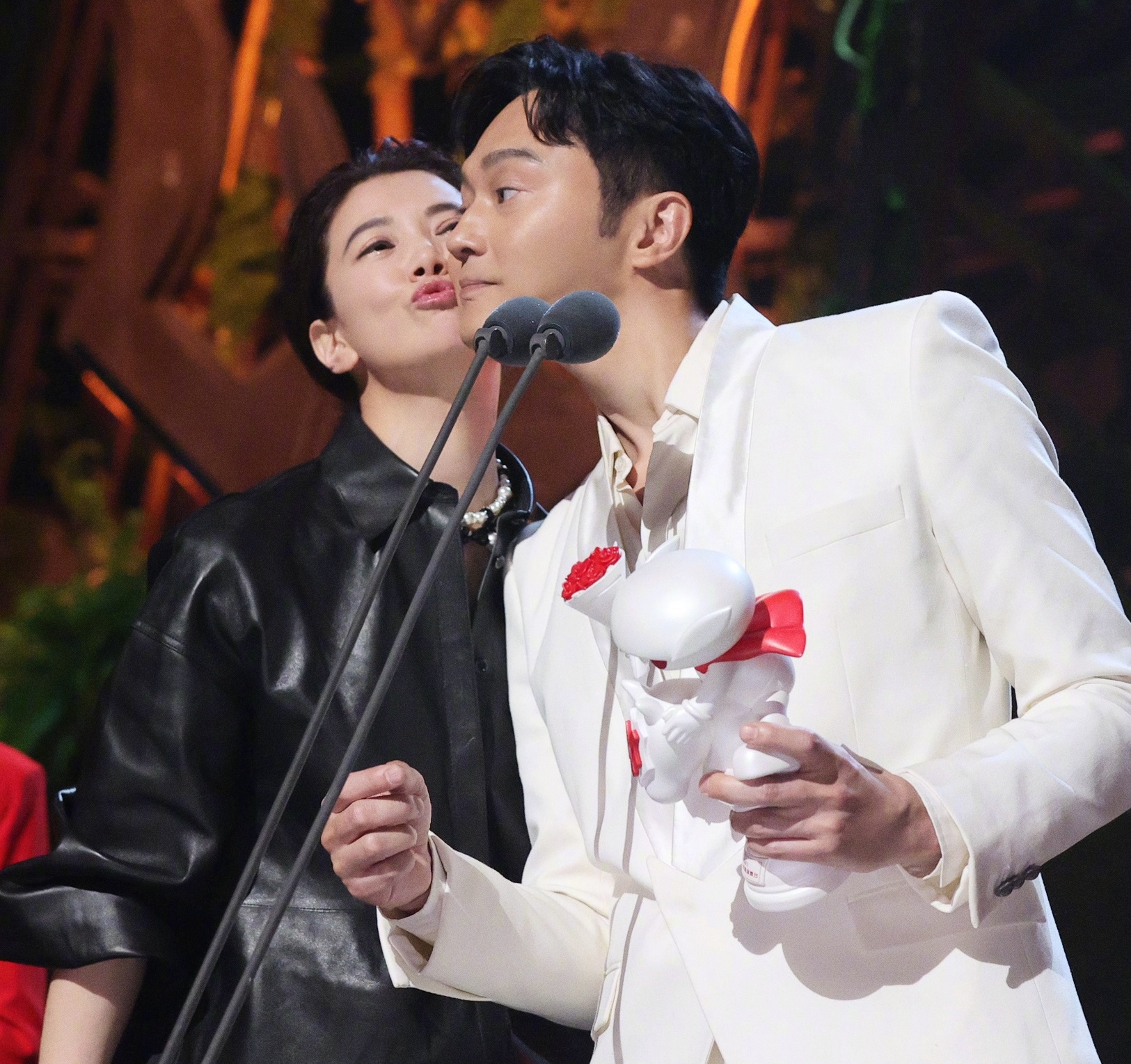 Tran Tieu Xuan thang Anh trai vuot moi chong gai anh 11