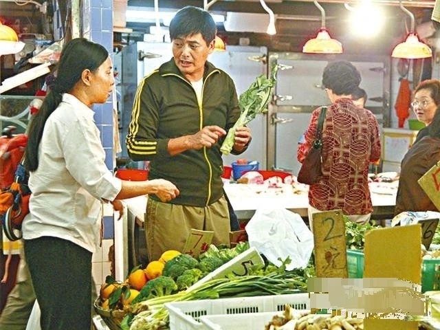 Chau Nhuan Phat an hang o cho anh 2