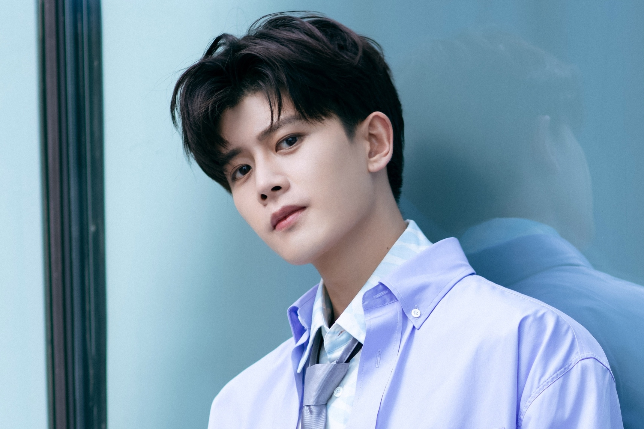 Nam dien vien suyt danh mat su nghiep vi cong khai co vo con hinh anh