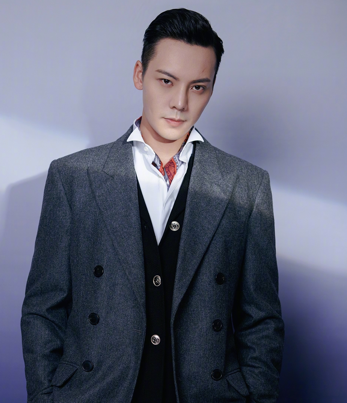 Tran Vy Dinh dien do anh 6