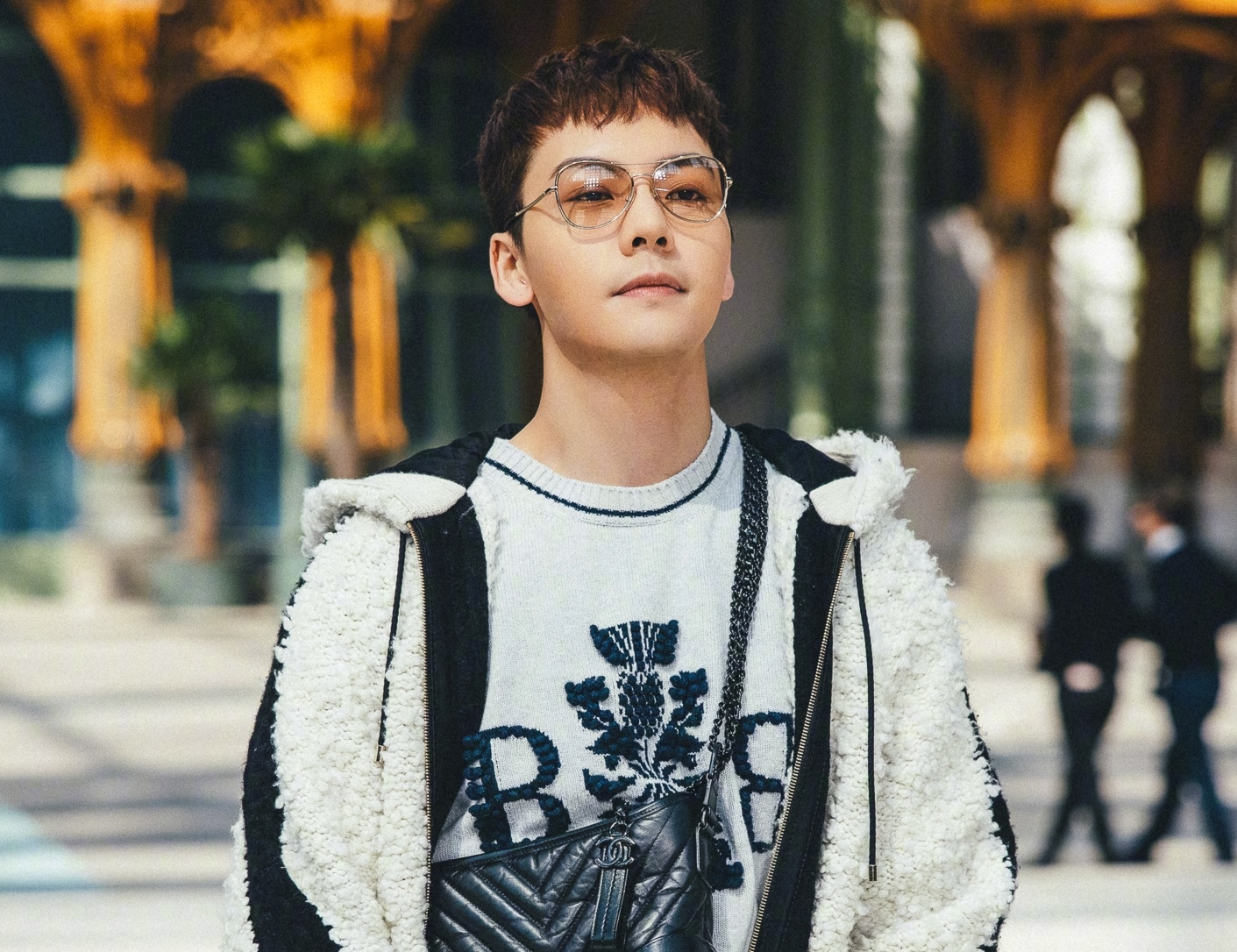 Tran Vy Dinh dien do anh 7