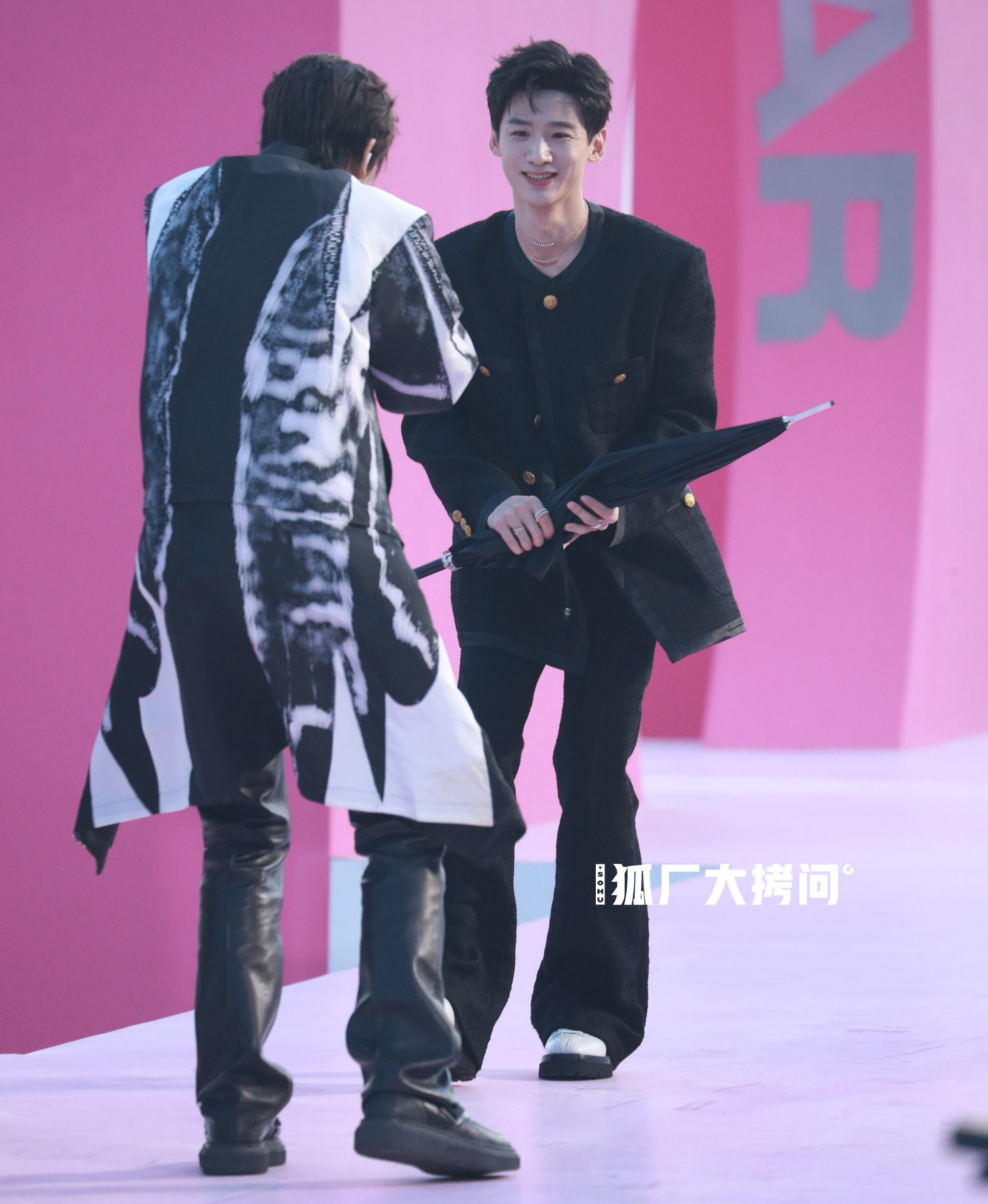 Angelababy cầm đũa phép thuật trong sự kiện GQ ảnh 4 Angelababy cam dua phep thuat trong su kien GQ anh 4