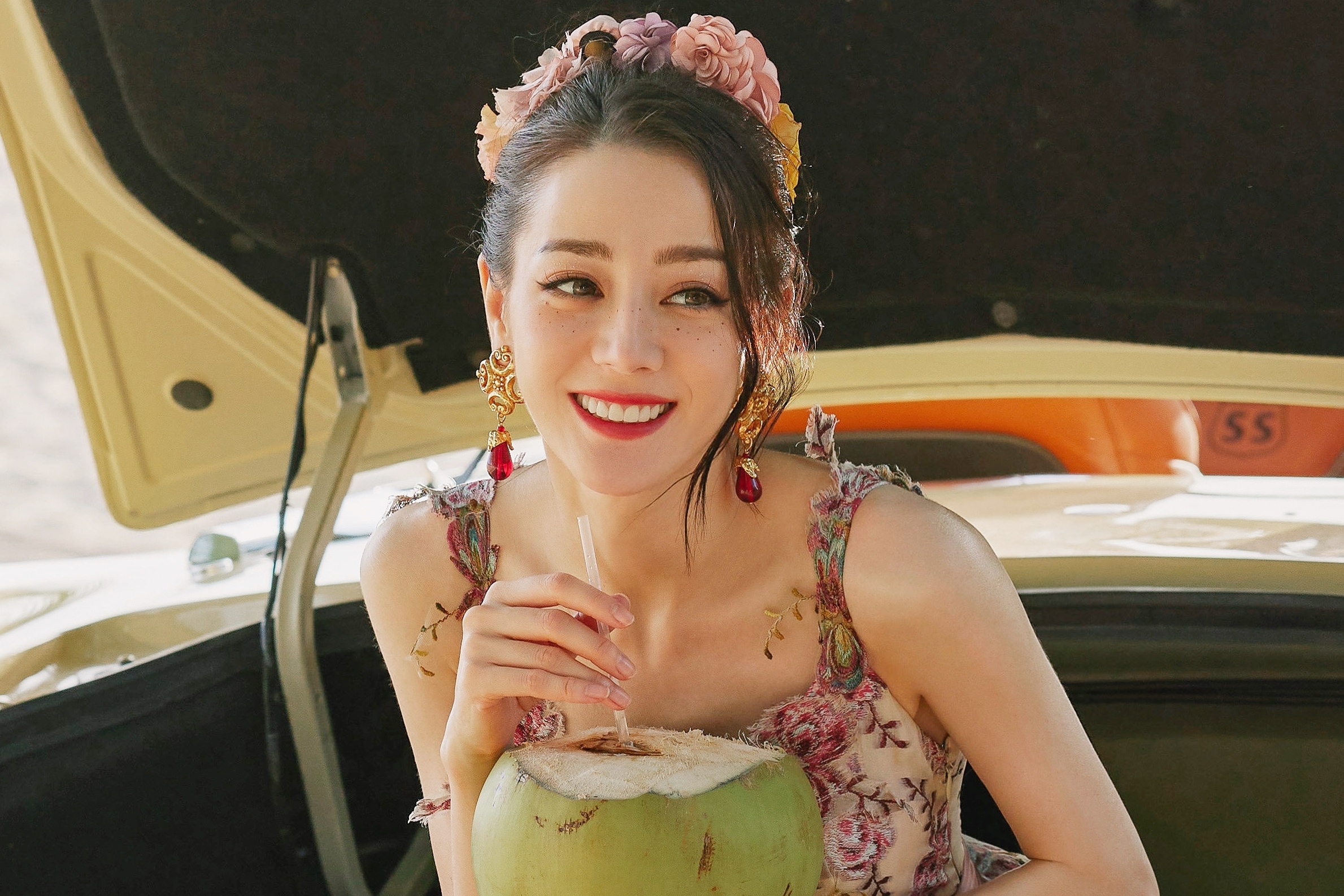 Nghe si Trung Quoc cam la chuoi, can cau len tham do hinh anh