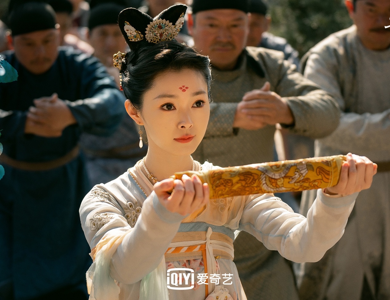 Phong khởi Lạc Dương Vương Nhất Bác ảnh 2 Phong khoi Lac Duong Vuong Nhat Bac anh 2