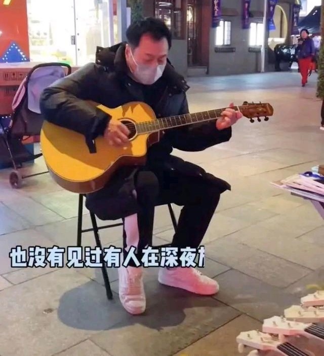 Le Dieu Tuong hat rong anh 1