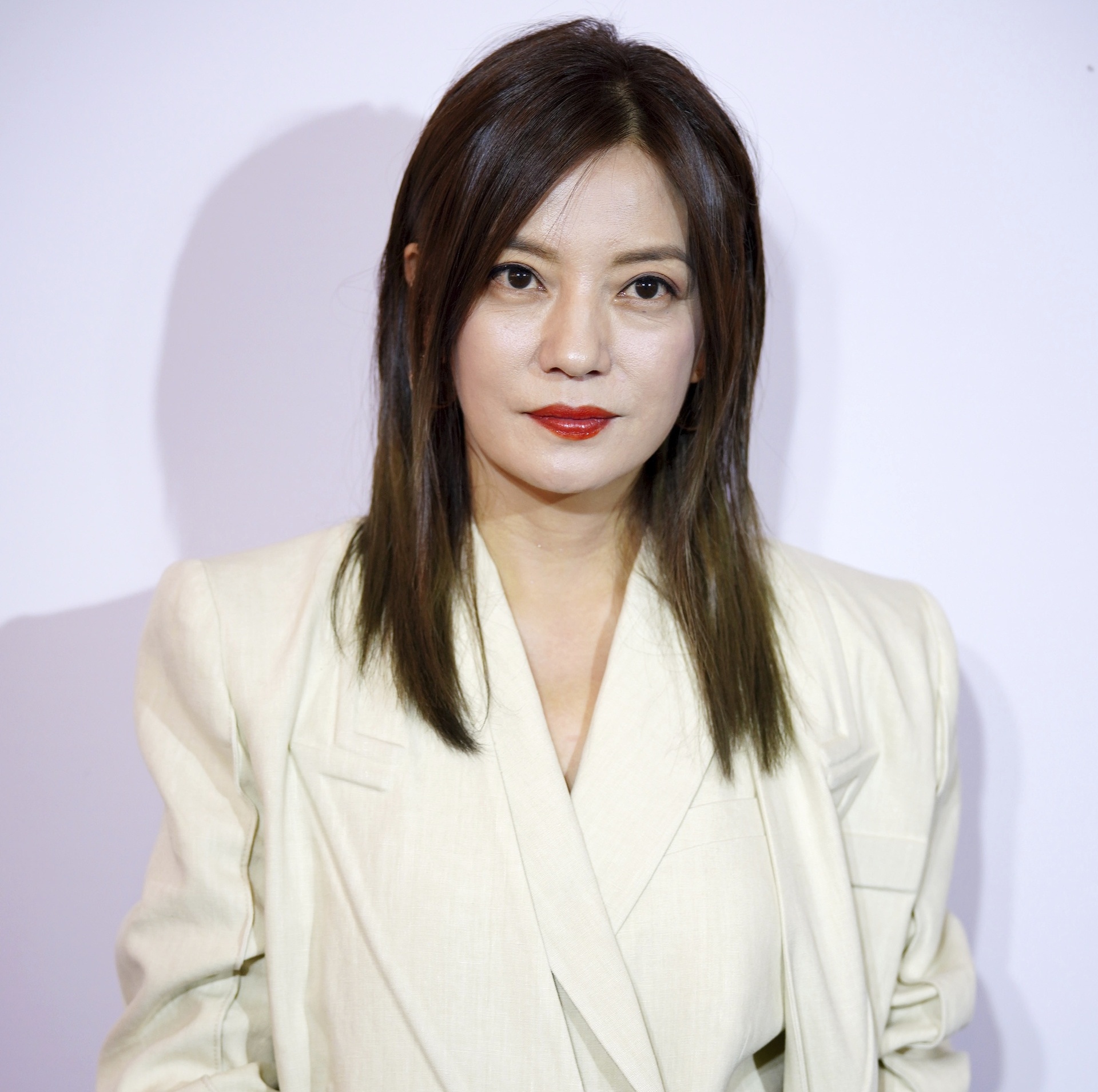 Trieu Vy bi cam song anh 3