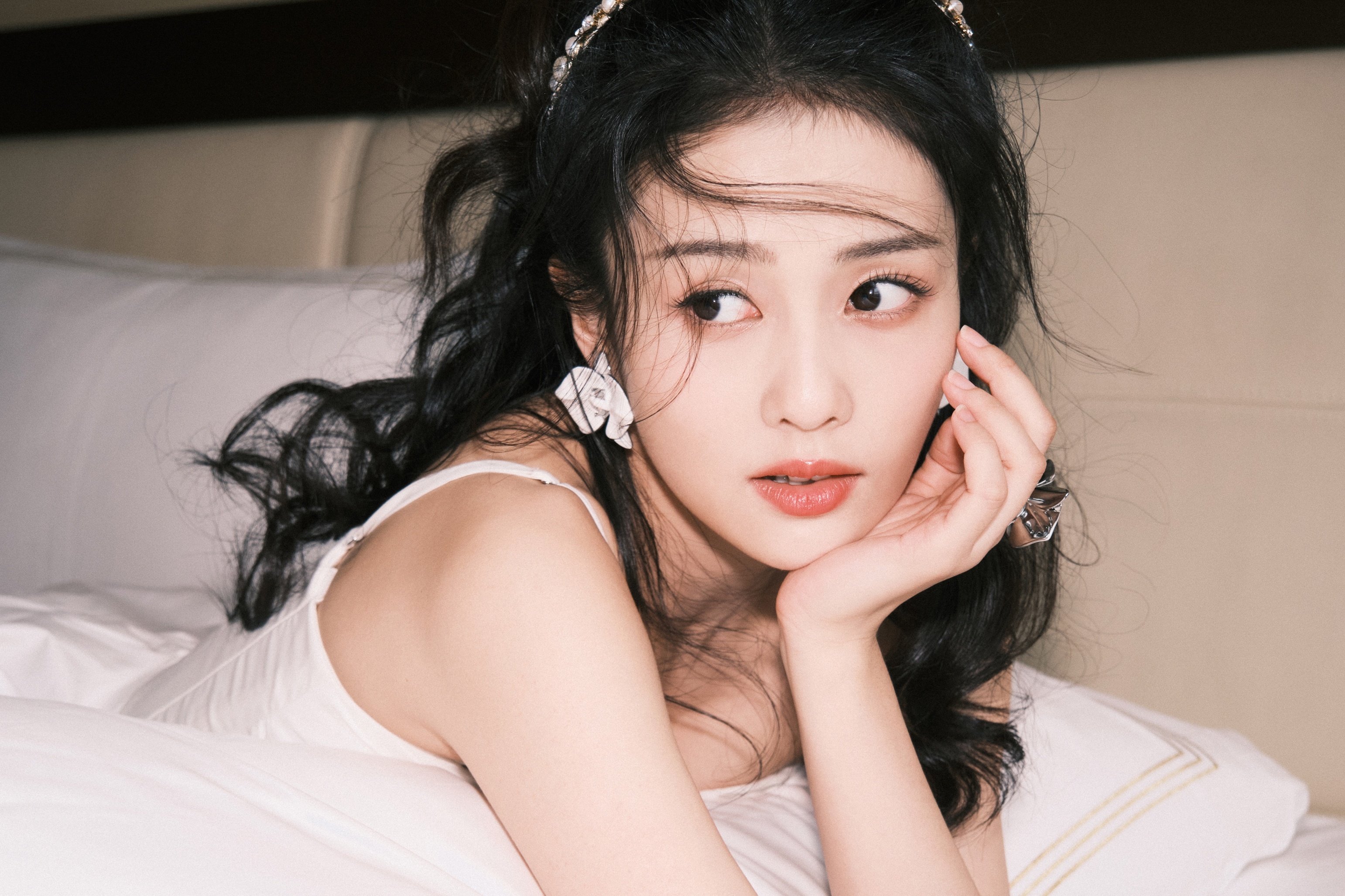 Bach Loc pha vo dinh kien hot girl mang hinh anh