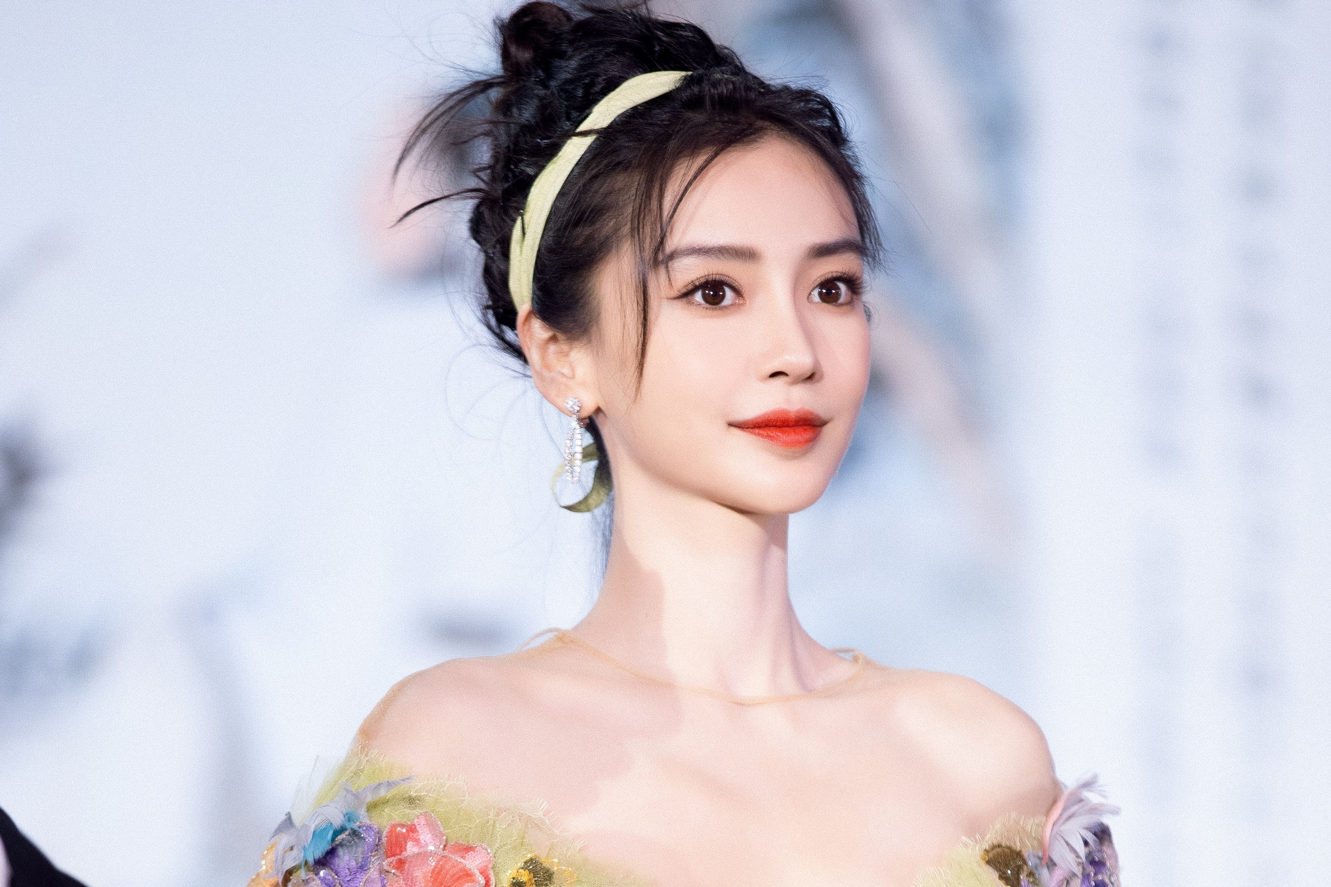 Angelababy co thoat duoc mac tham hoa dien xuat? hinh anh