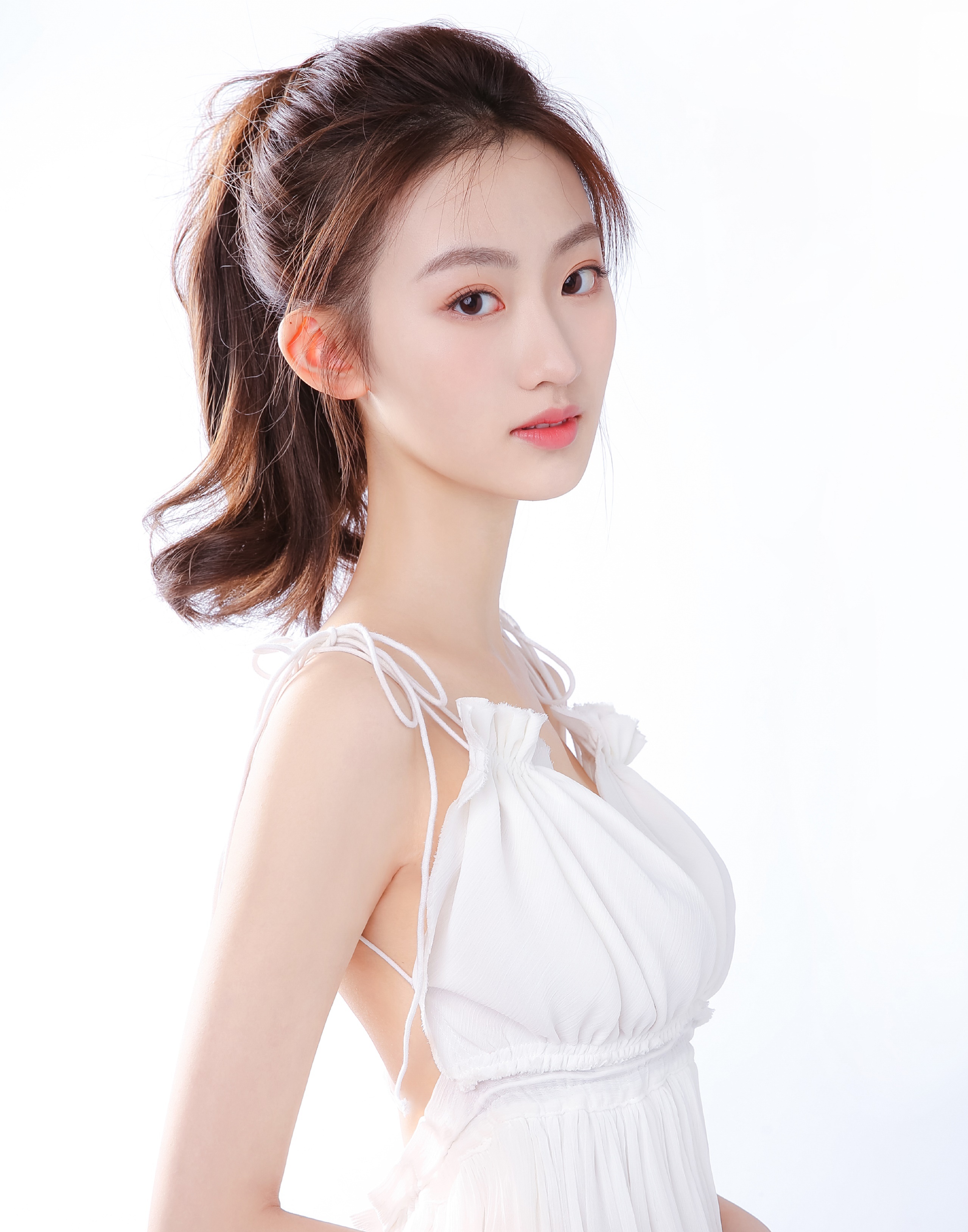 Trieu Linh Nhi thay the Luu Diec Phi anh 9