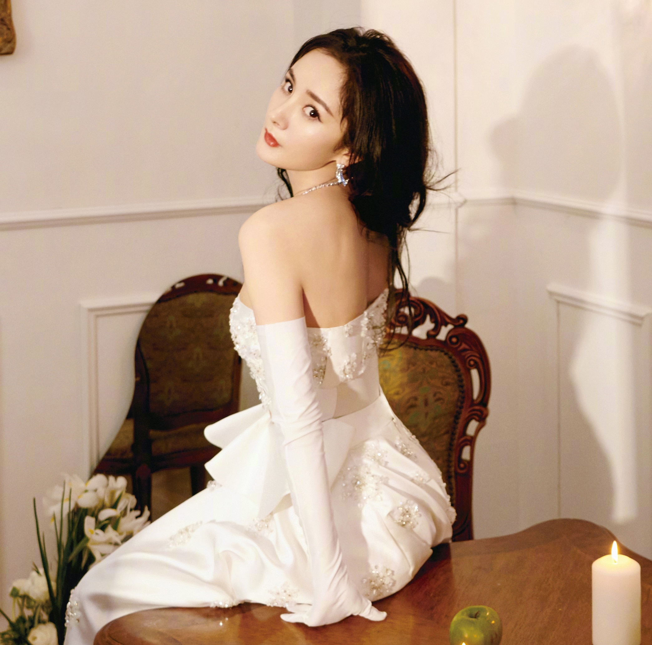 Địch Lệ Nhiệt Ba diện váy của nhà thiết kế Phạm Đặng Anh Thư ảnh 8 Dich Le Nhiet Ba dien vay cua nha thiet ke Pham Dang Anh Thu anh 8