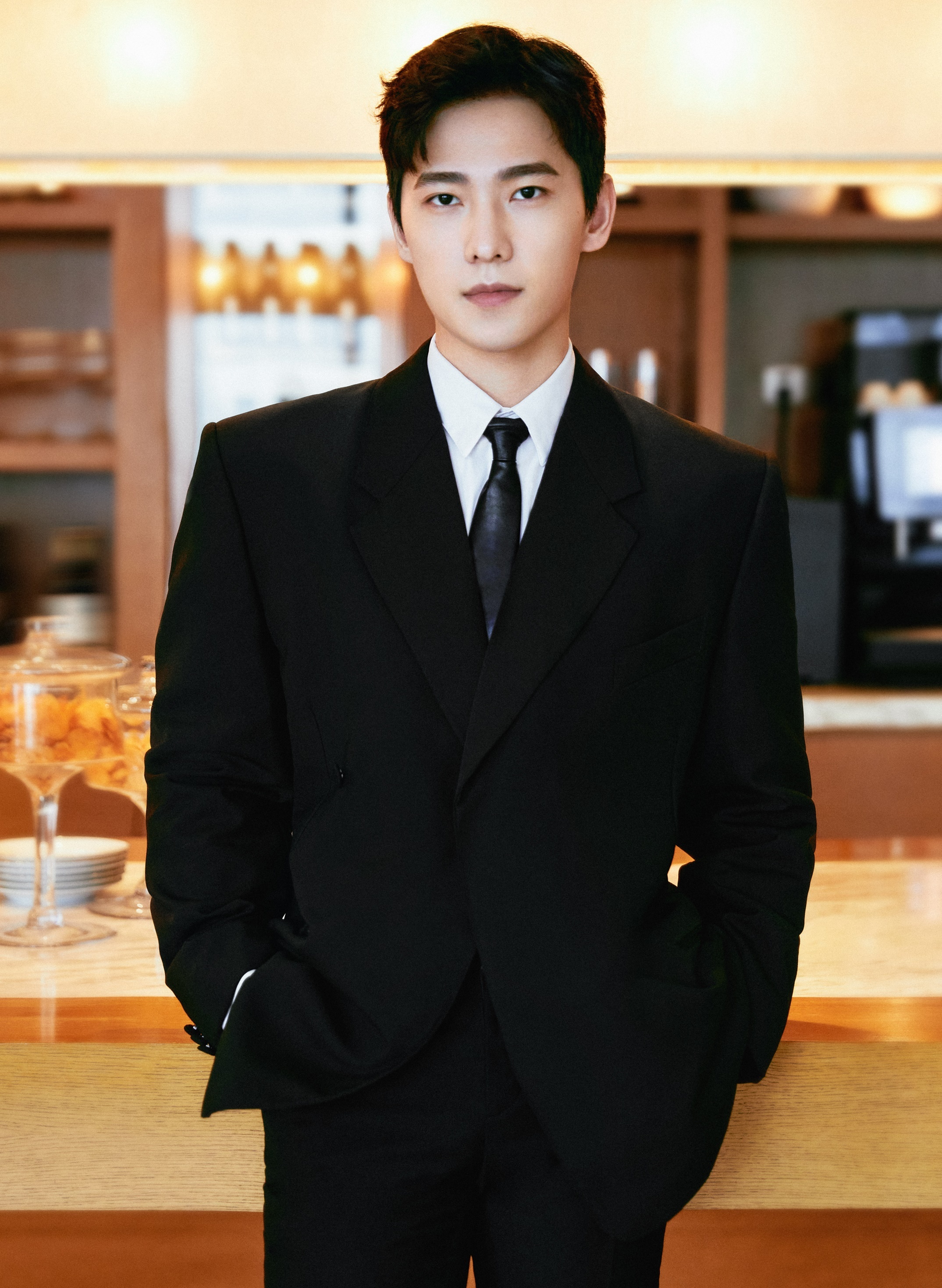 Địch Lệ Nhiệt Ba diện váy của nhà thiết kế Phạm Đặng Anh Thư ảnh 6 Dich Le Nhiet Ba dien vay cua nha thiet ke Pham Dang Anh Thu anh 6