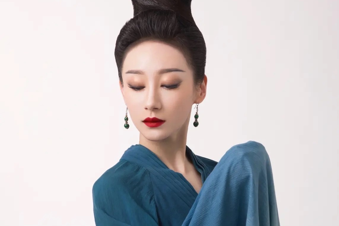 Nu dien vien mua noi tieng sau dem Giao thua hinh anh