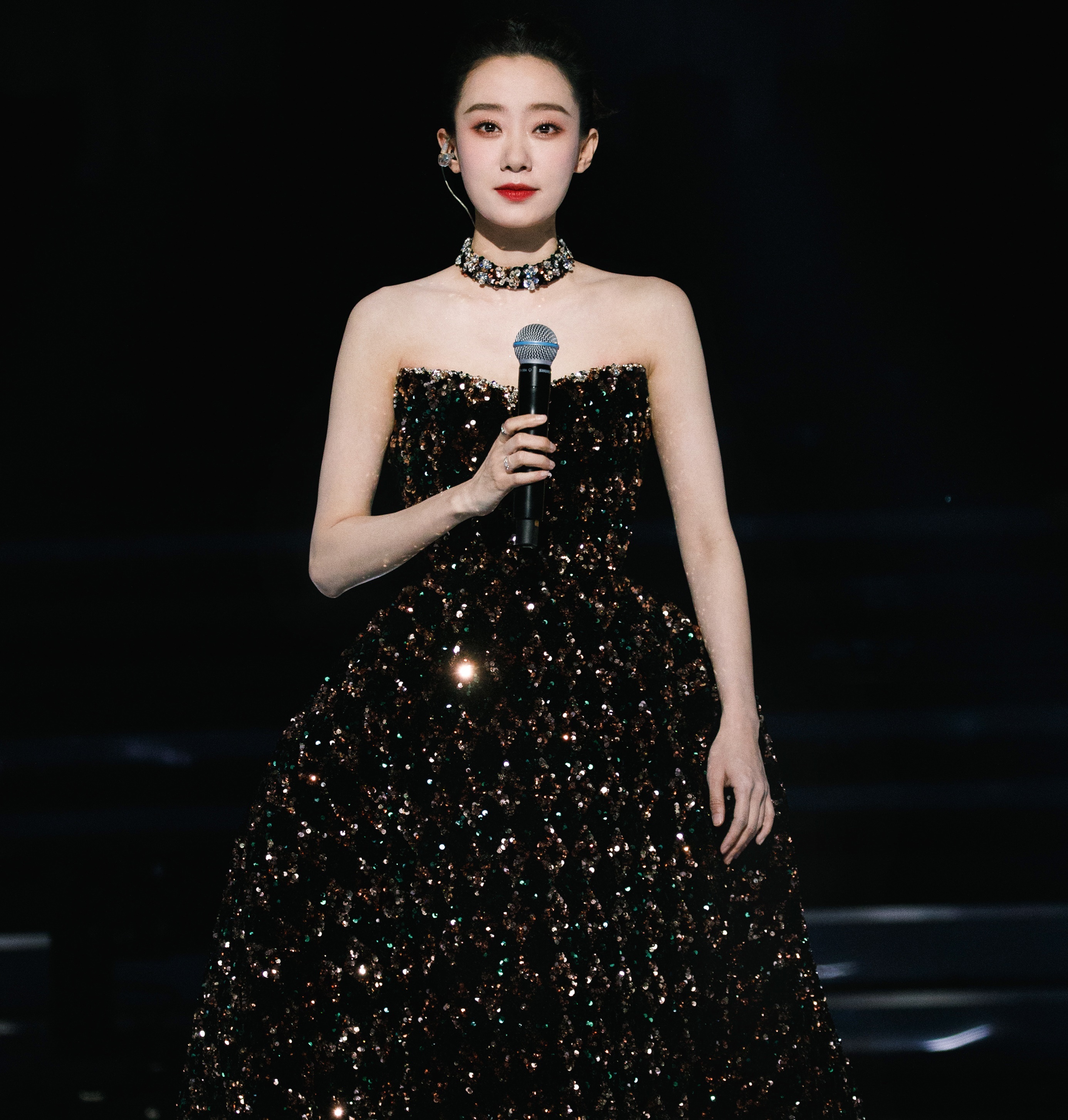 Dich Le Nhiet Ba dien vay cua nha thiet ke Pham Dang Anh Thu anh 11