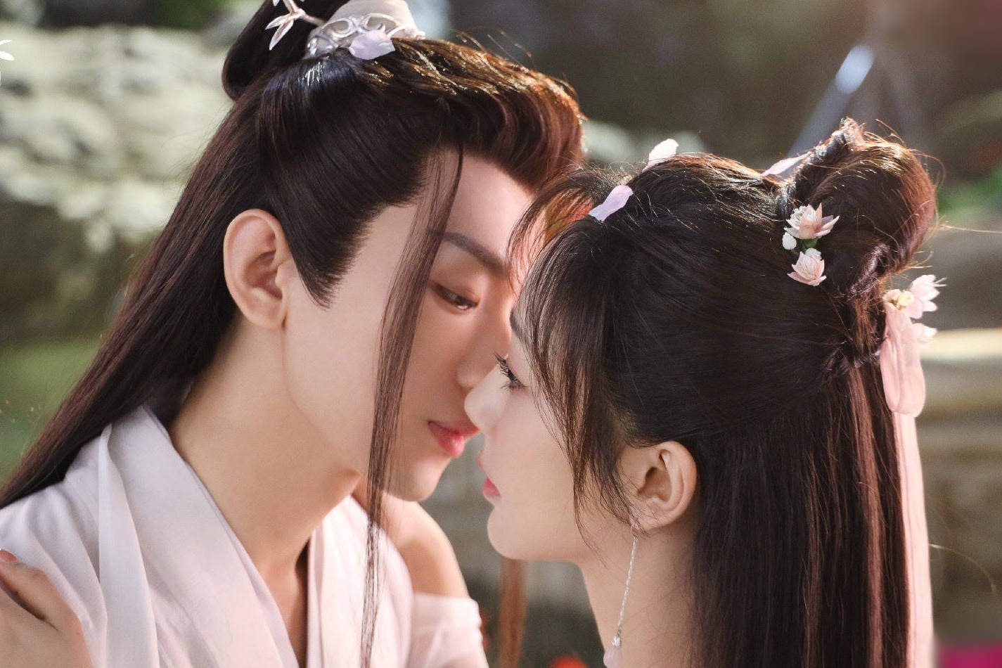 Man ket hop cua hai ca si an khach hinh anh