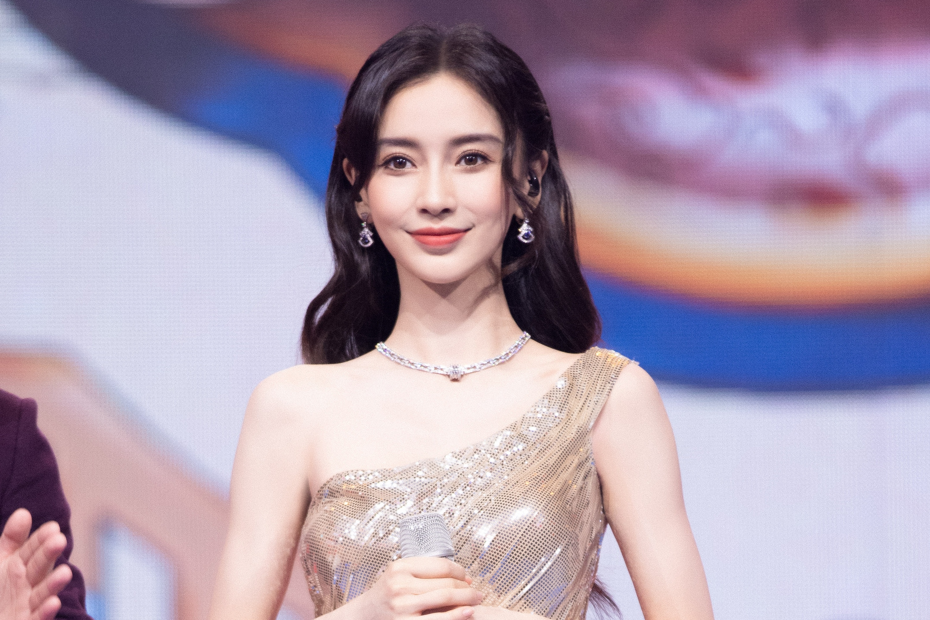 Angelababy bieu dien sau khi ly hon hinh anh