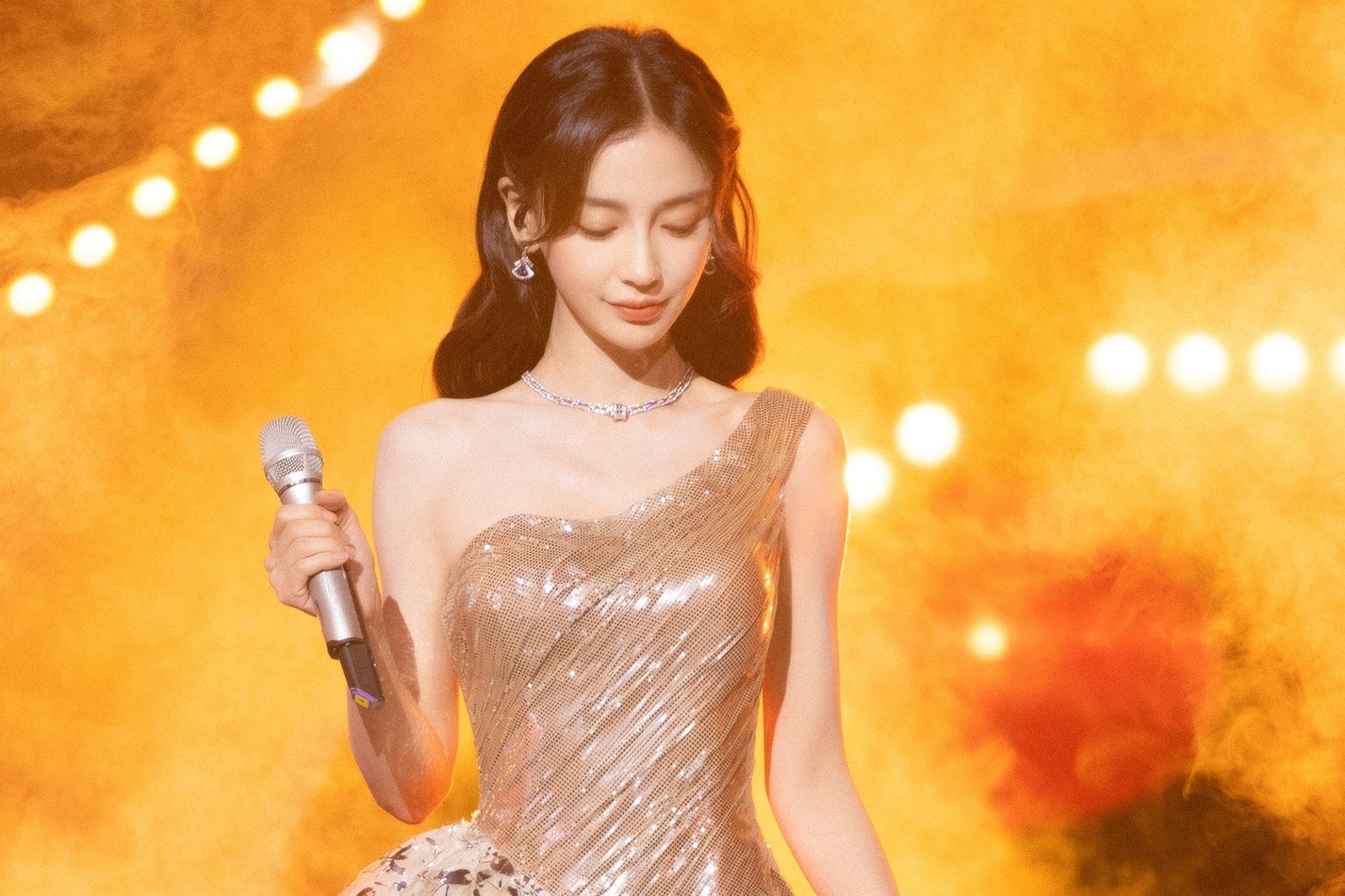 Angelababy bi lo hat nhep hinh anh