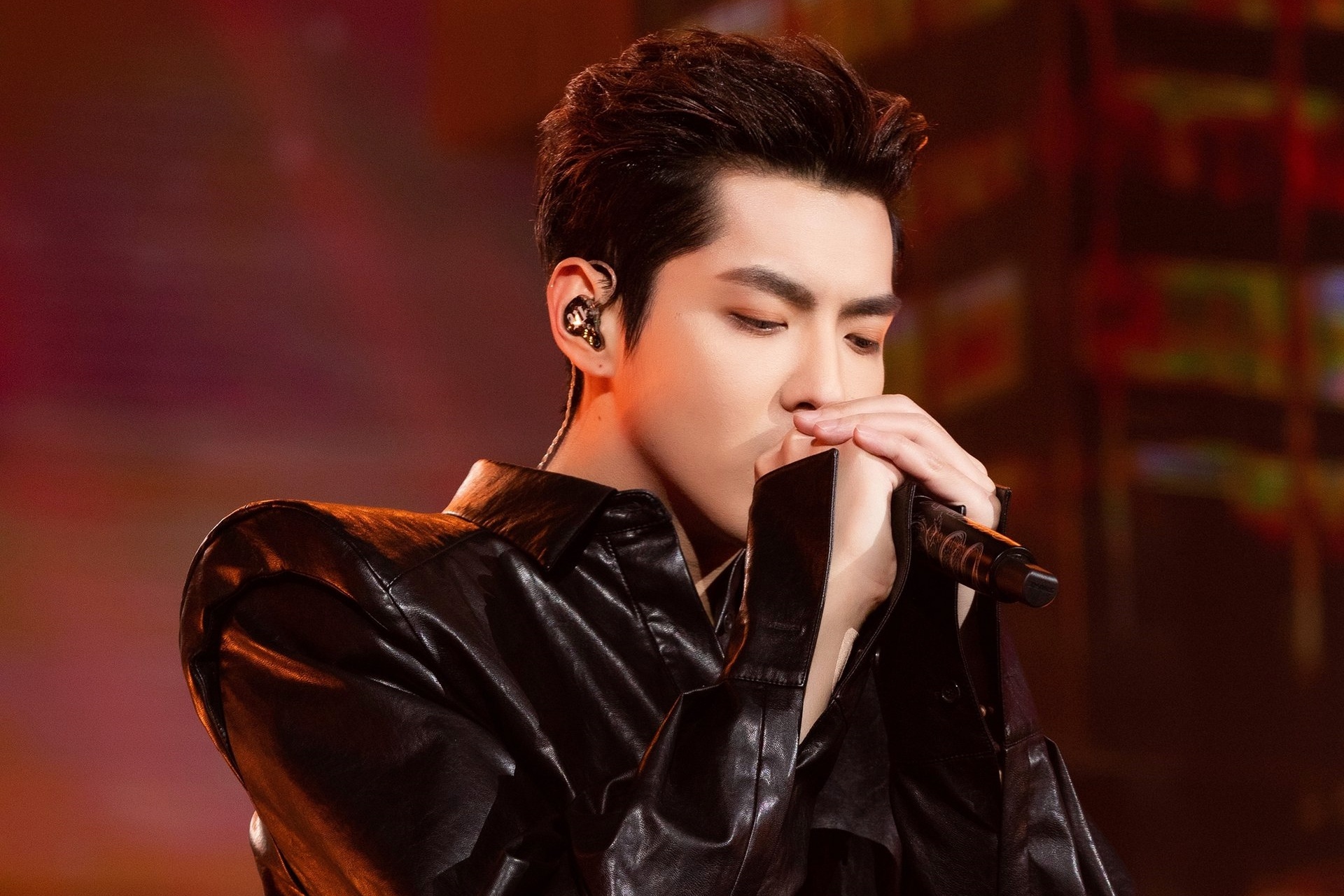 Canh sat dieu tra vu MV cua Ngo Diec Pham bi phat tan hinh anh