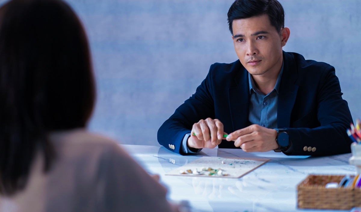 phim kinh di Nguoi lang nghe anh 4