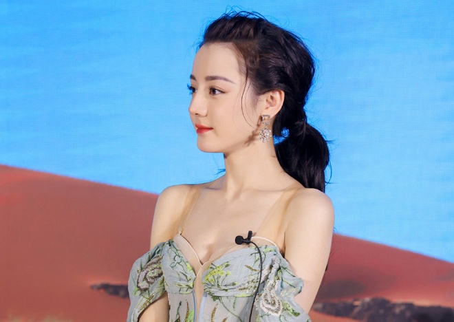 Vai dien thu thach cua Dich Le Nhiet Ba hinh anh