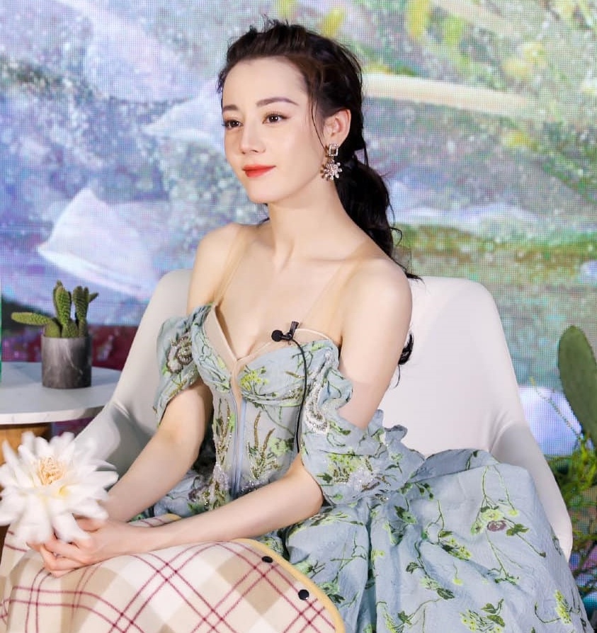 Địch Lệ Nhiệt Ba đóng phim cùng Đồng Đại Vỹ ảnh 2 Dich Le Nhiet Ba dong phim cung Dong Dai Vy anh 2