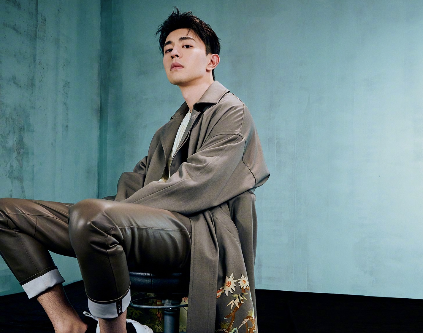 Dang Luan bi cam song anh 2