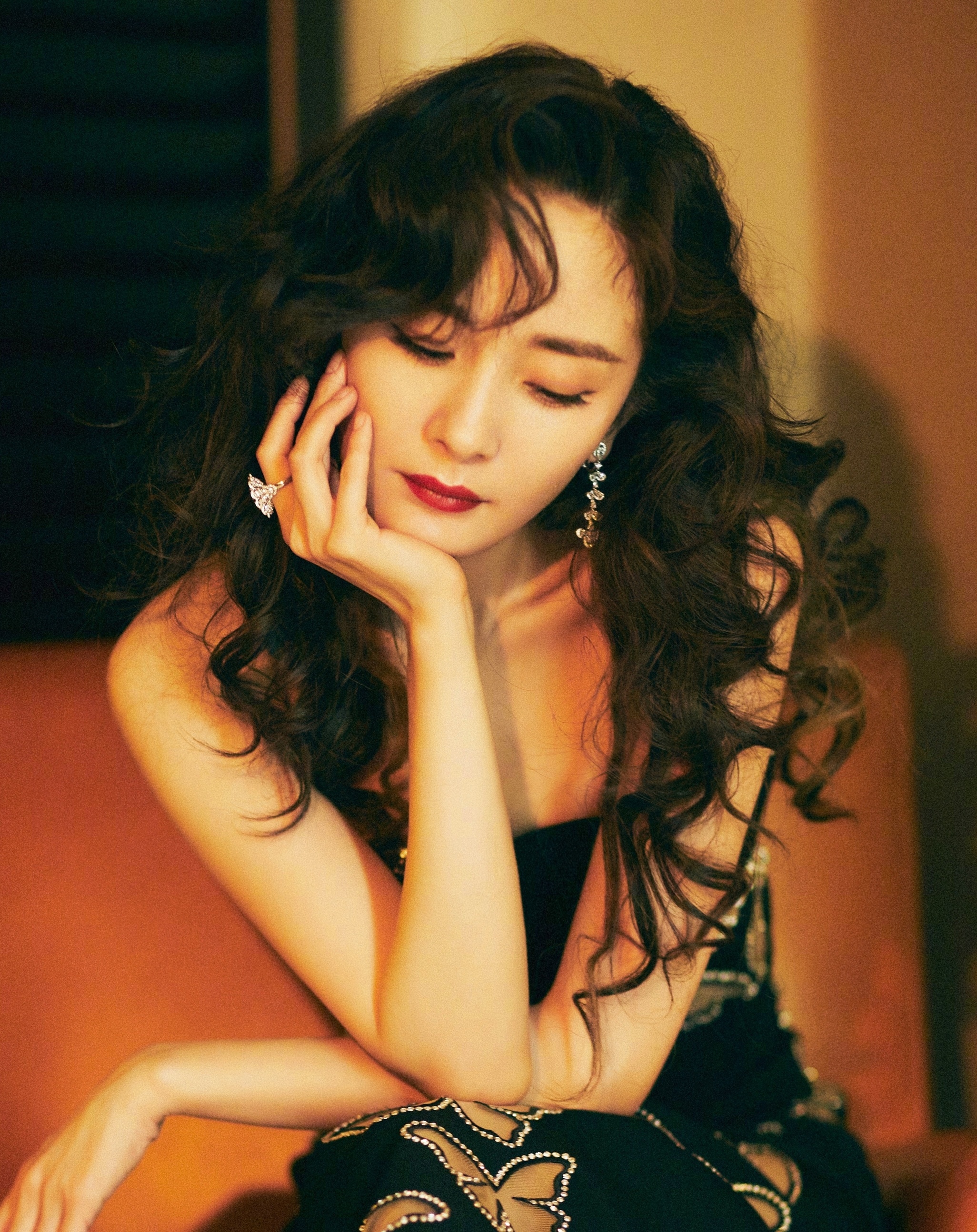 Dang Luan bi cam song anh 10