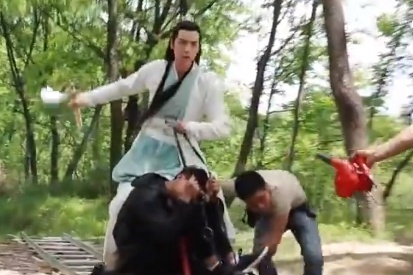 Hau truong cuoi ngua gia trong phim co trang Trung  Quoc hinh anh