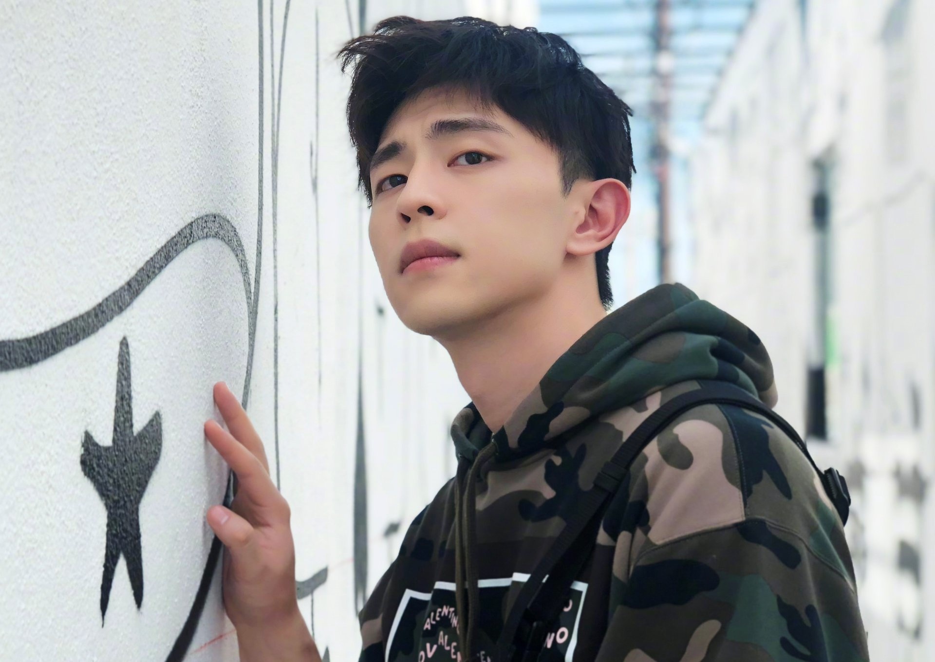 Dang Luan tron thue anh 1