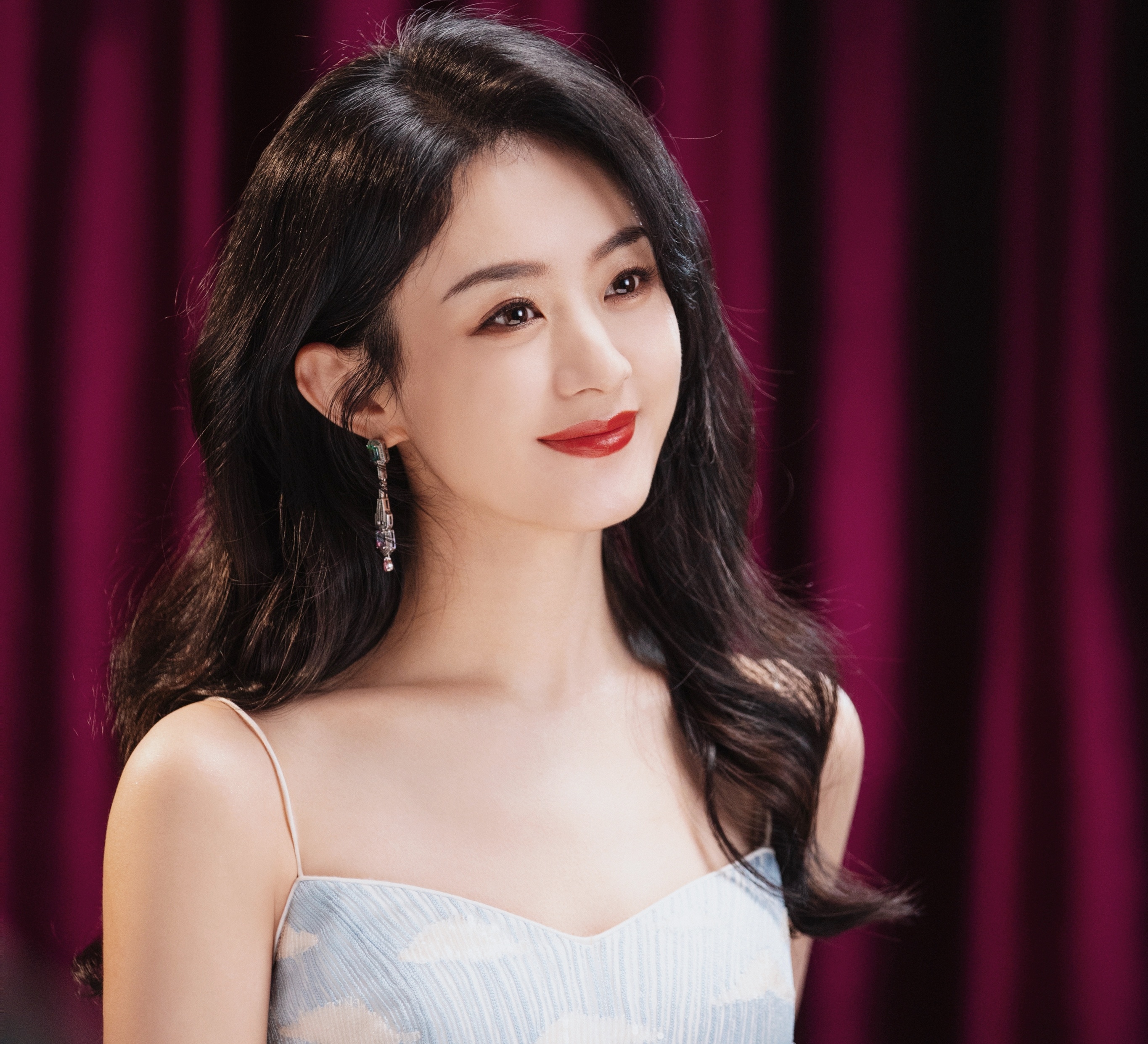 Trieu Le Dinh phu nhan tron thue anh 1