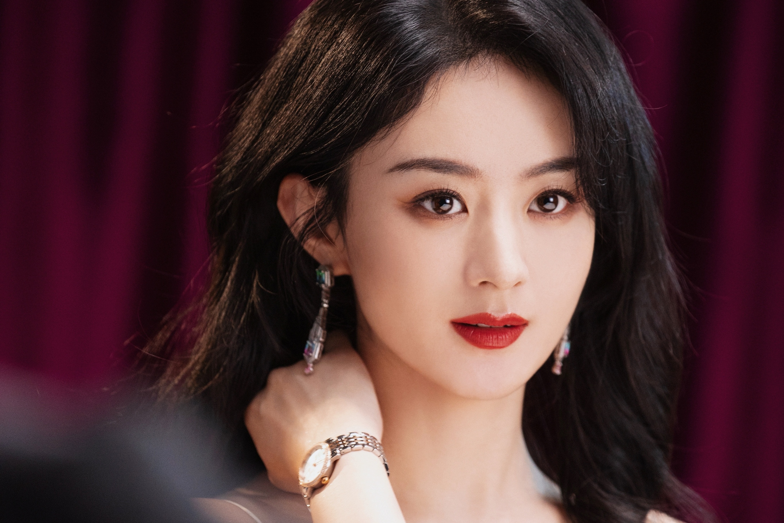 Trieu Le Dinh vuong tin tron thue hinh anh