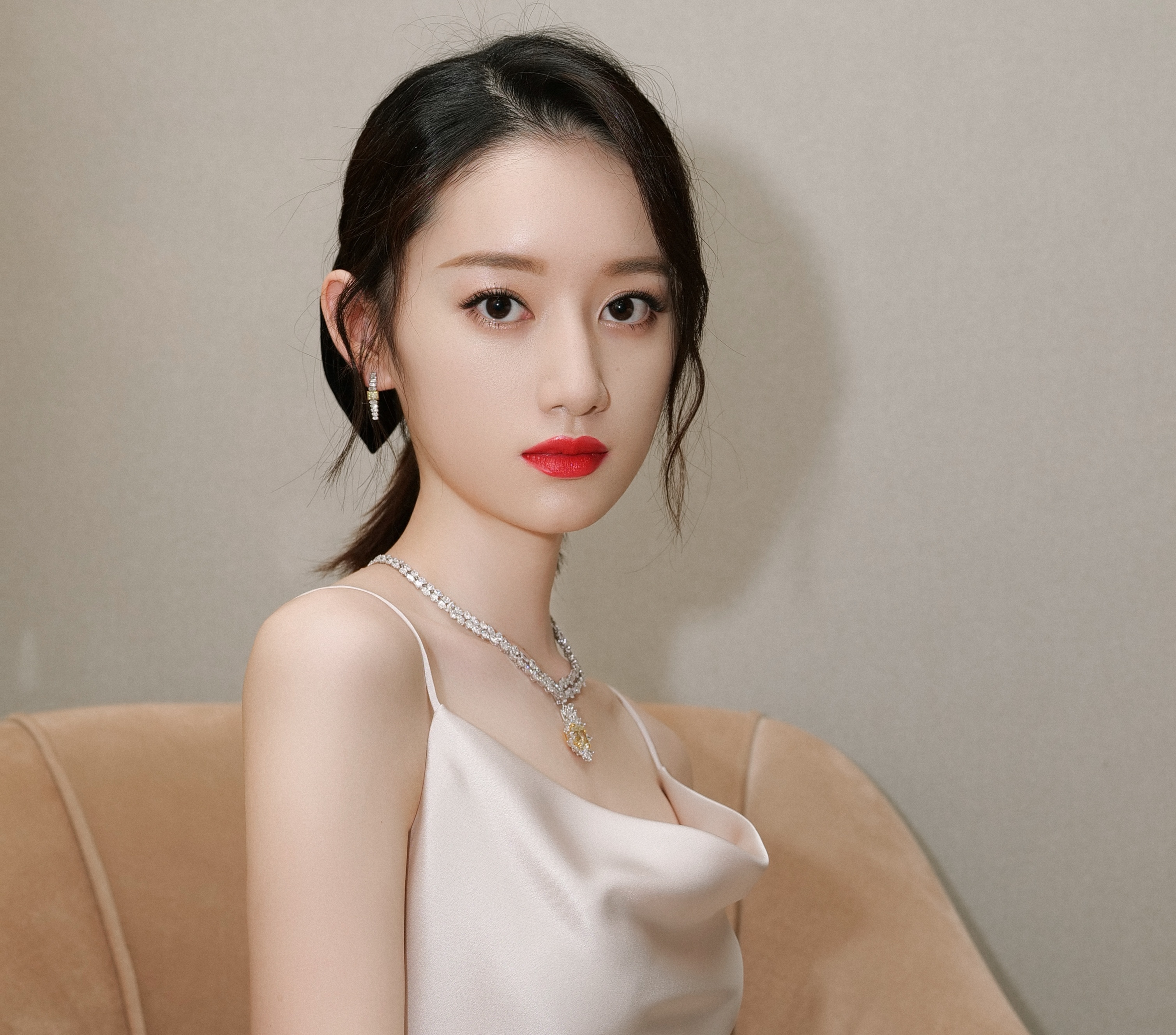 Ngu giao ky dich le nhiet ba anh 6