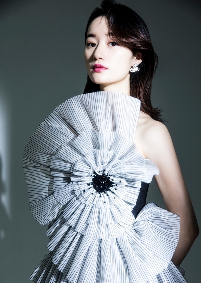 Ngu giao ky dich le nhiet ba anh 12