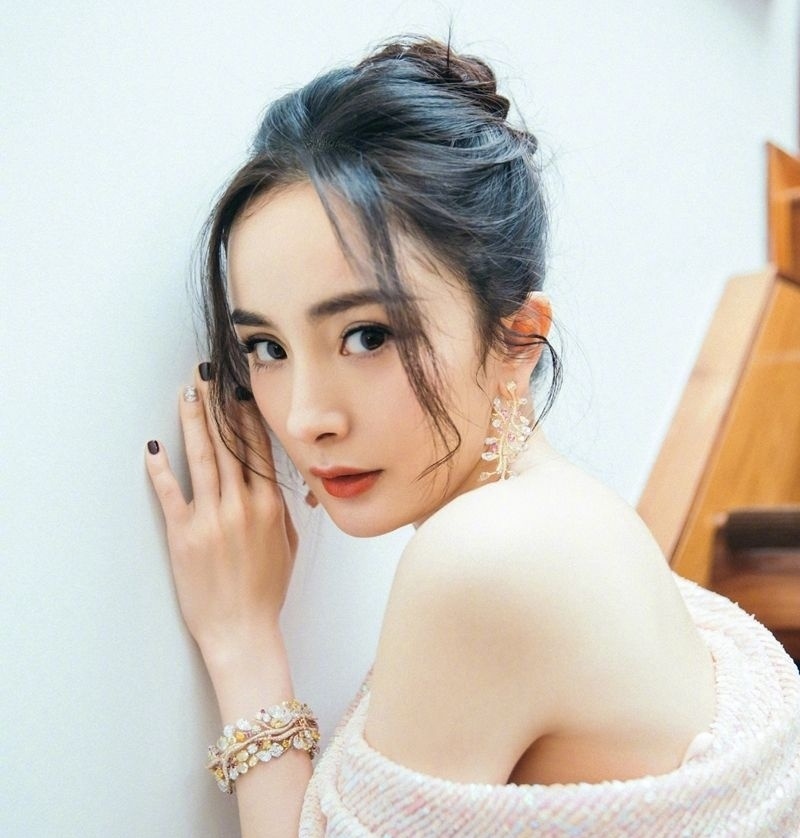 Địch Lệ Nhiệt Ba ngự giao ký ảnh 4 Dich Le Nhiet Ba ngu giao ky anh 4