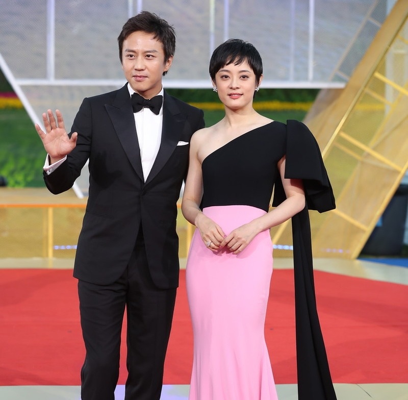 Tôn Lệ vướng scandal ảnh 1 Ton Le vuong scandal anh 1