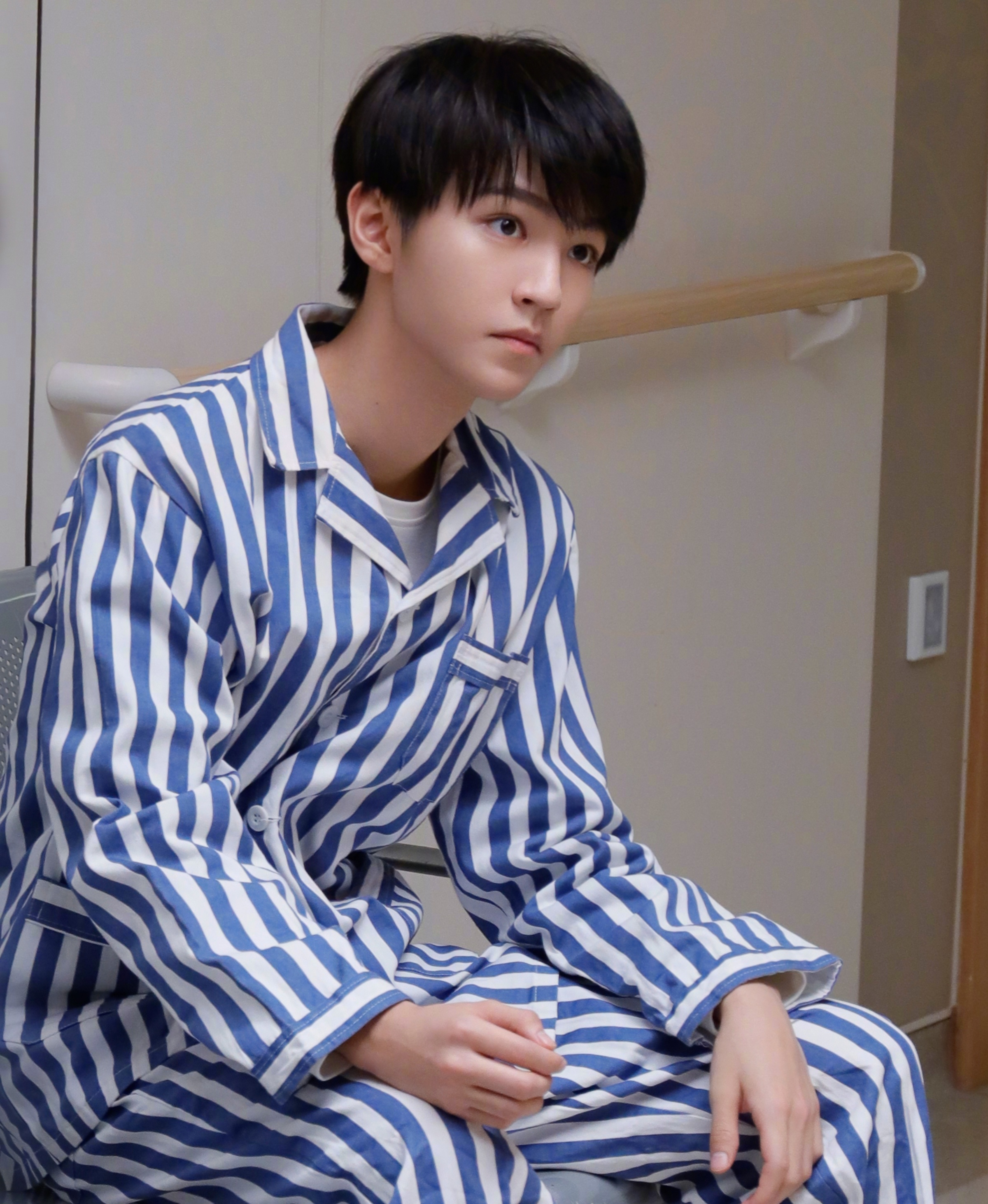 Vương Tuấn Khải cánh cửa tái sinh ảnh 3 Vuong Tuan Khai canh cua tai sinh anh 3