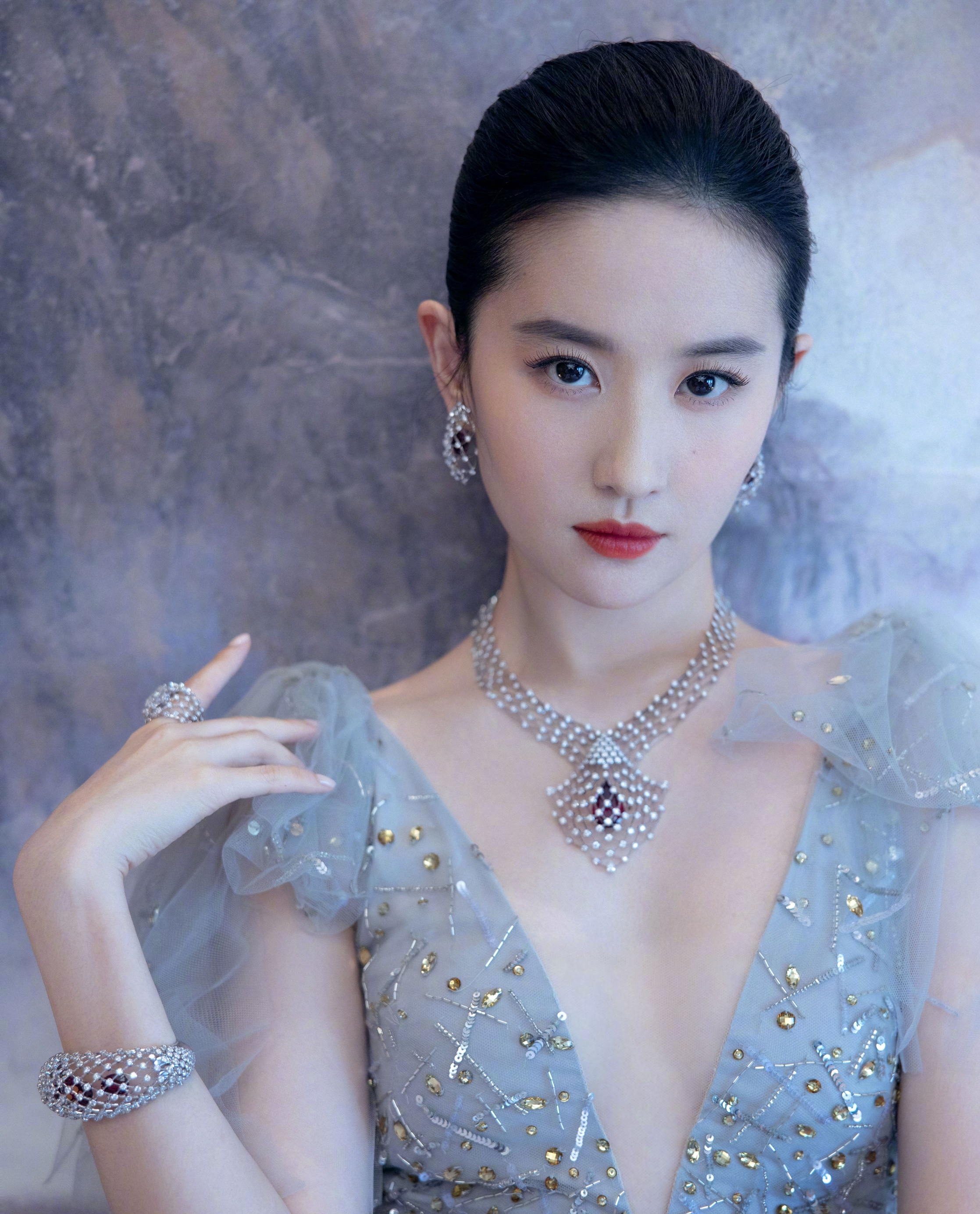 nghe si phai tu tra tien cho dien vien long tieng anh 5