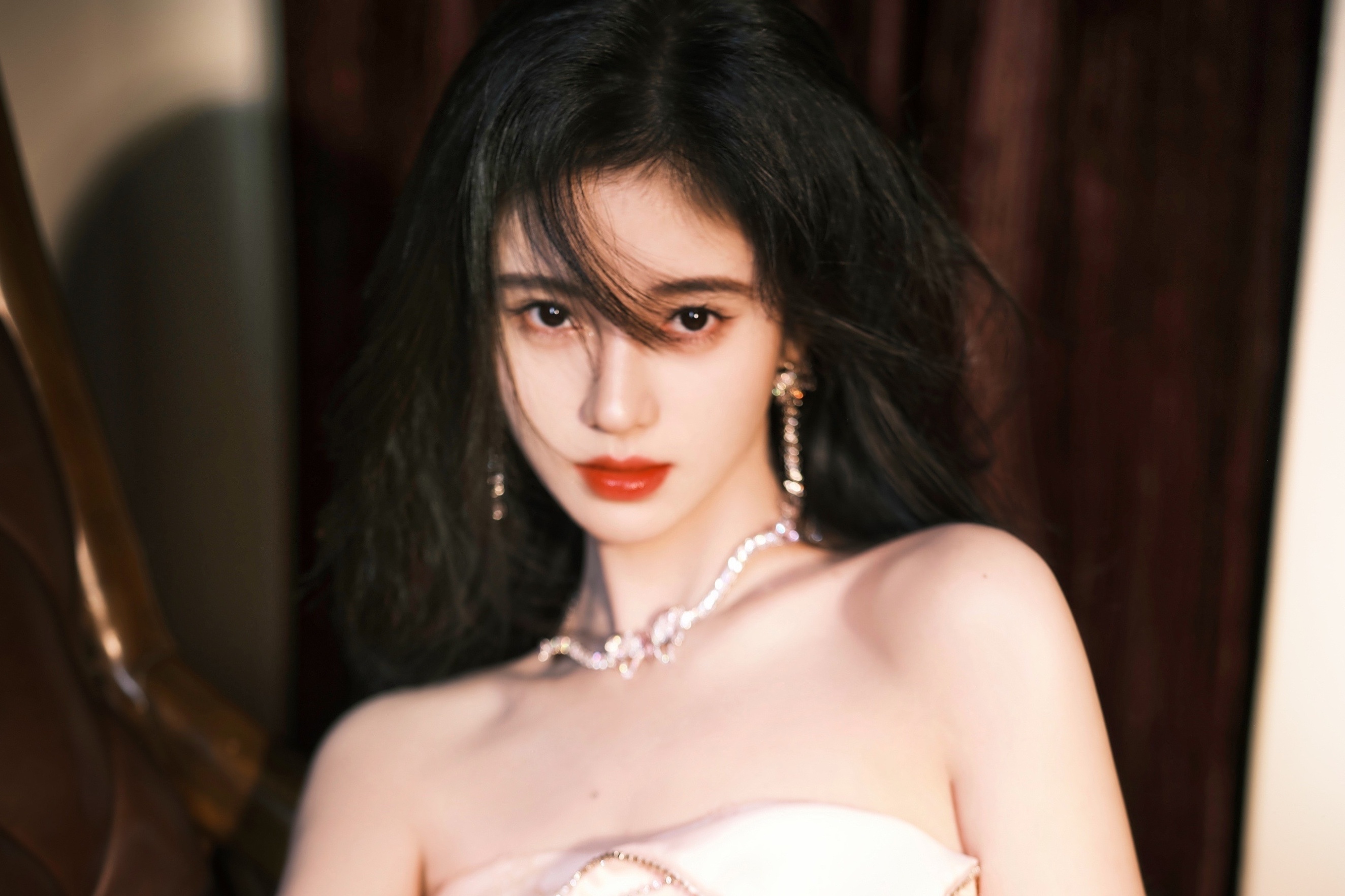 My nhan showbiz ngao man, noi doi hinh anh